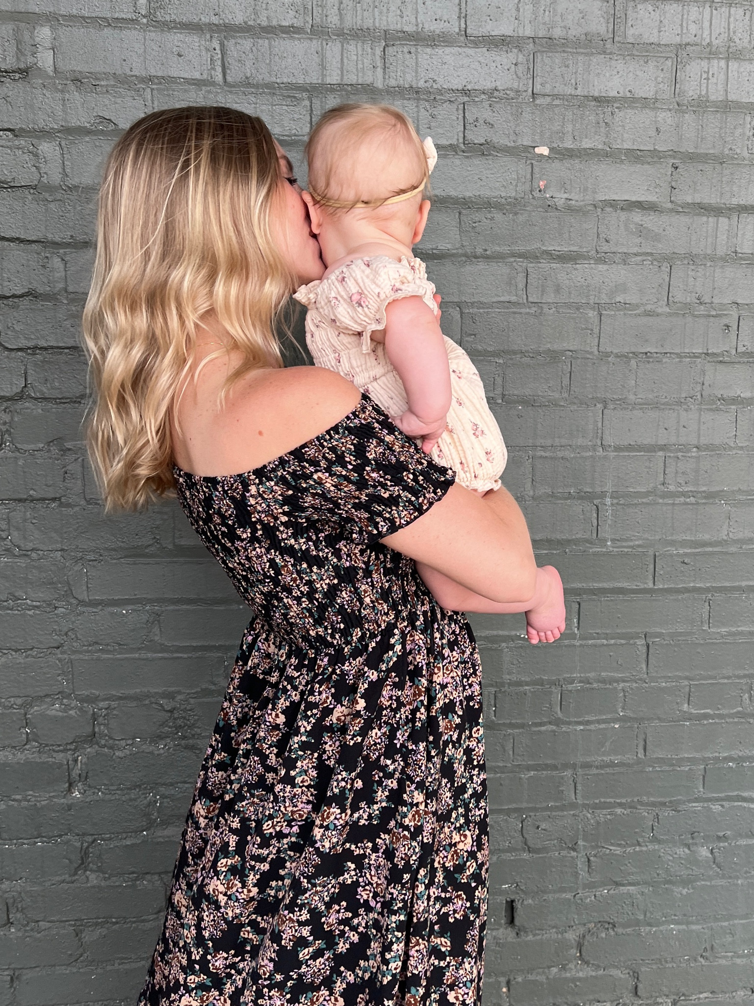 GUT HEALTH COCKTAIL
It takes time and persistence. And you’re not going to get there by just taking supplements. You HAVE to fix your cortisol/stress levels, eliminate toxins that are burdening your liver, and focus on lifestyle changes that get you reconnected to earth/natural design. Here’s what I’m taking to support my gut health and overall well being. Follow me on IG for other ways to (lifestyle, tox swaps, etc) to get the most out of your life! 
#holistic #healthcare #guthealth