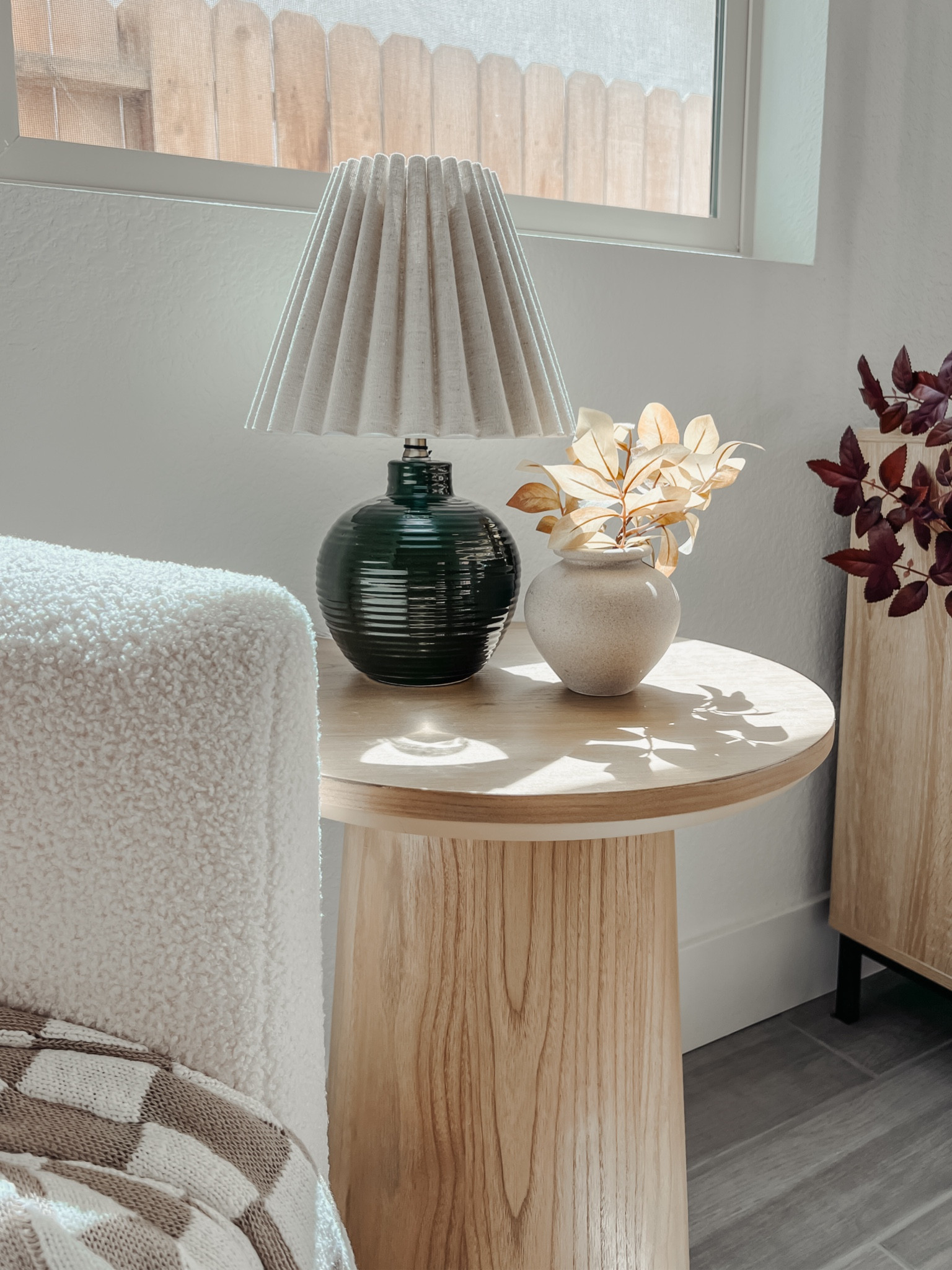 Added a new mini lamp to this side table and some Fall stems 🍂

#LTKHome #LTKSeasonal