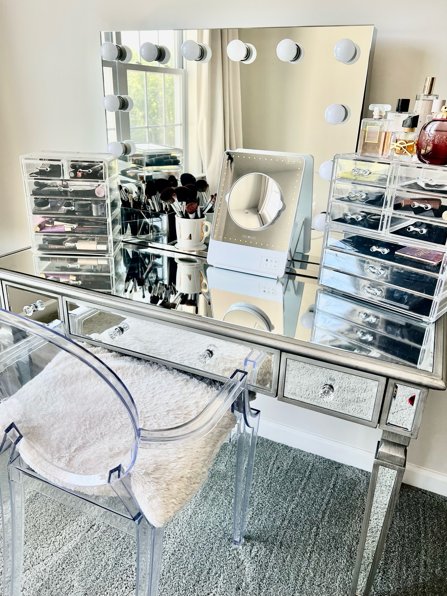 Makeup vanity finds are on sale for prime day, including the mirrored desk and Hollywood mirror! #makeupstorage #makeuporganizer #clearcontainers #storagecontainers #makeupvanity #vanityorganization #vanity #acryliccontainers #acrylicstorage 

#LTKFind #LTKxPrimeDay #LTKhome