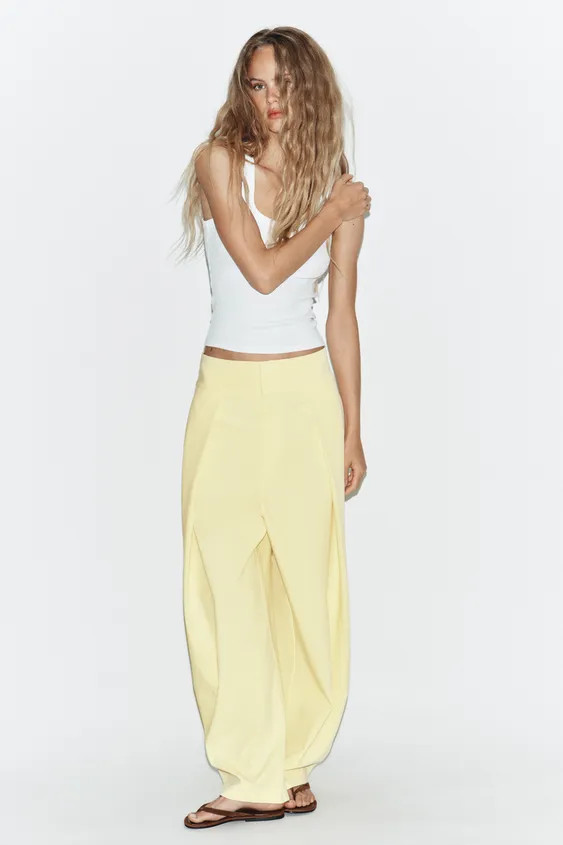High-waisted pants made of viscose yarn. Front pleat detail. Hidden side seam pockets. Front zip,... | Zara US