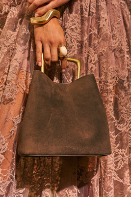 THE BEST BROWN PURSE | AKIRA