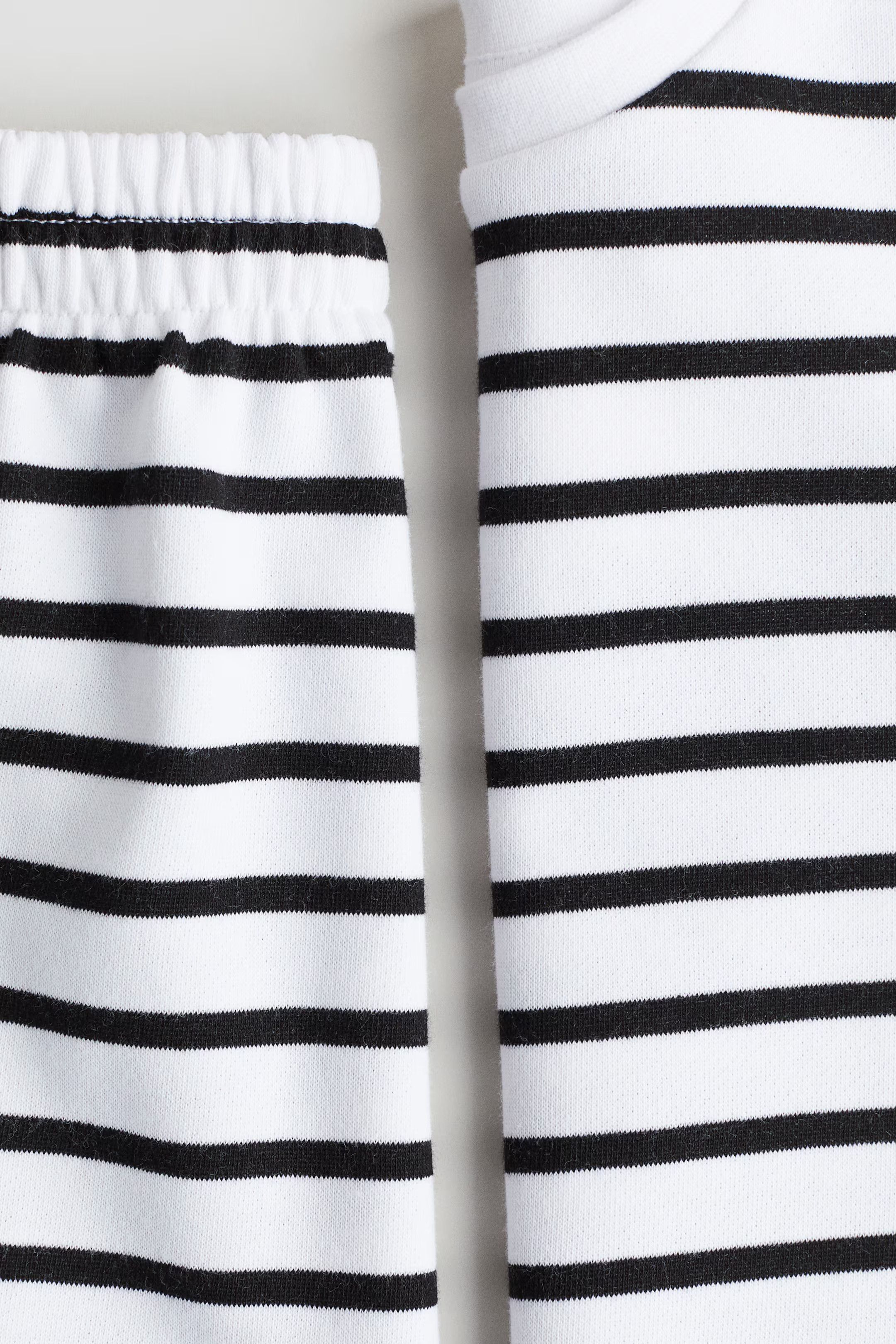 2-piece Sweatsuit | H&M (US + CA)