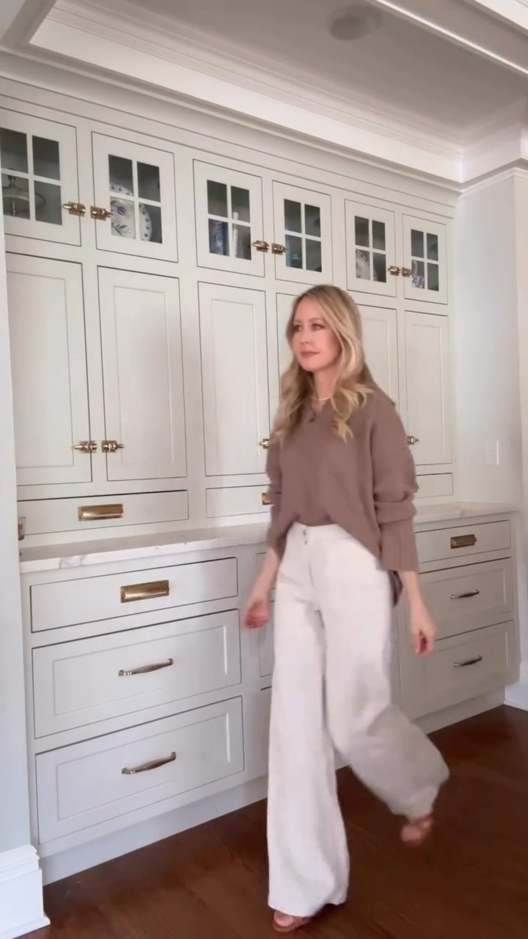 Two new pieces from @fahertybrand - perfect for late summer into early fall. It’s no secret that linen is my favorite and I love these linen pants. They drape beautifully and paired with this gorgeous taupe cotton sweater is perfection!
Wearing XXS in sweater and pants. Use TARATMV for 20% off jewelry  



#effortlesslychic #coastalvibes #timelessfashion #over40style

#LTKOver40 #LTKPetite #LTKStyleTip