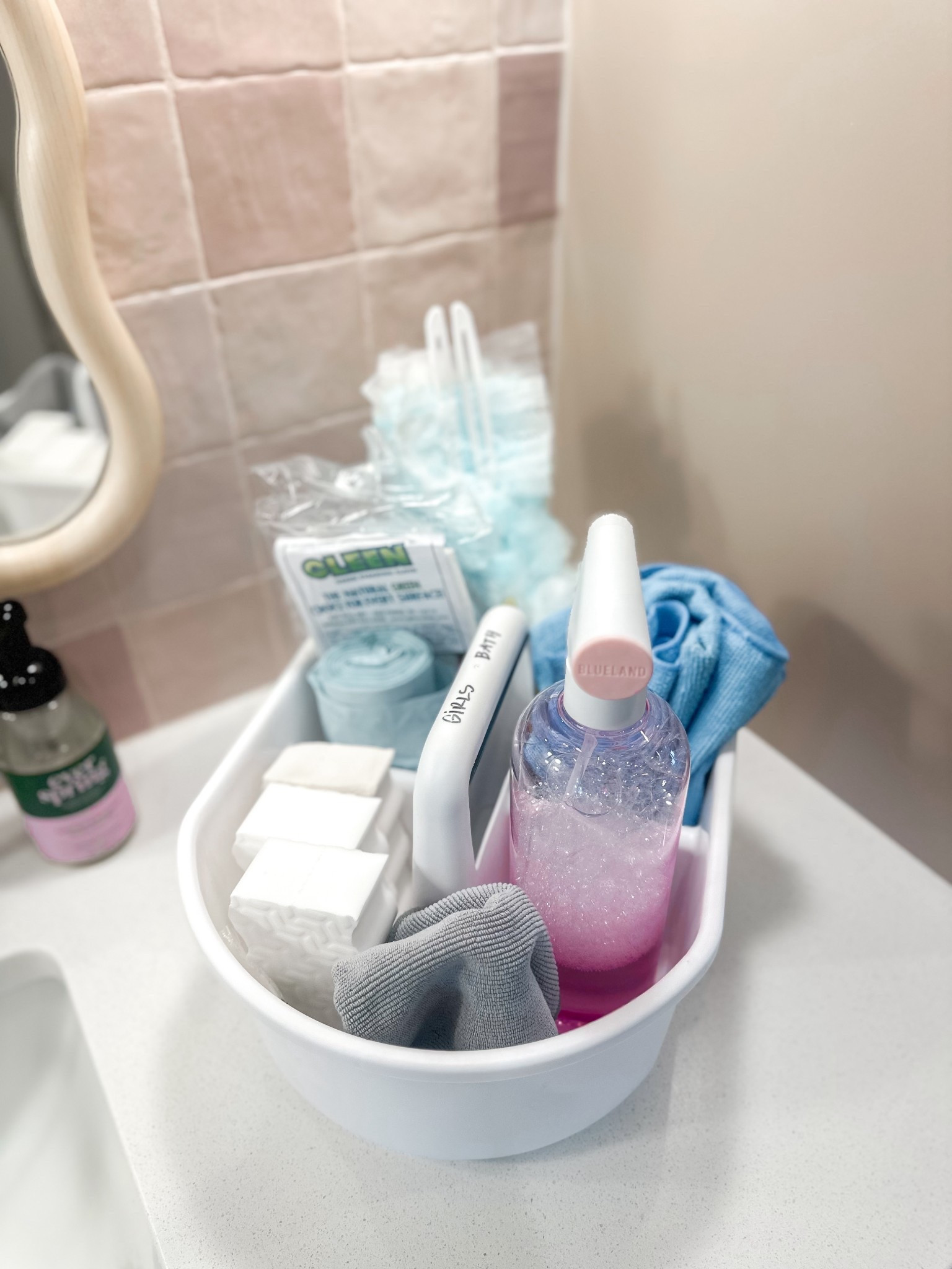 A bathroom caddy keeps you organized and allows you to do a quick clean of the bathroom in 5 minutes. 