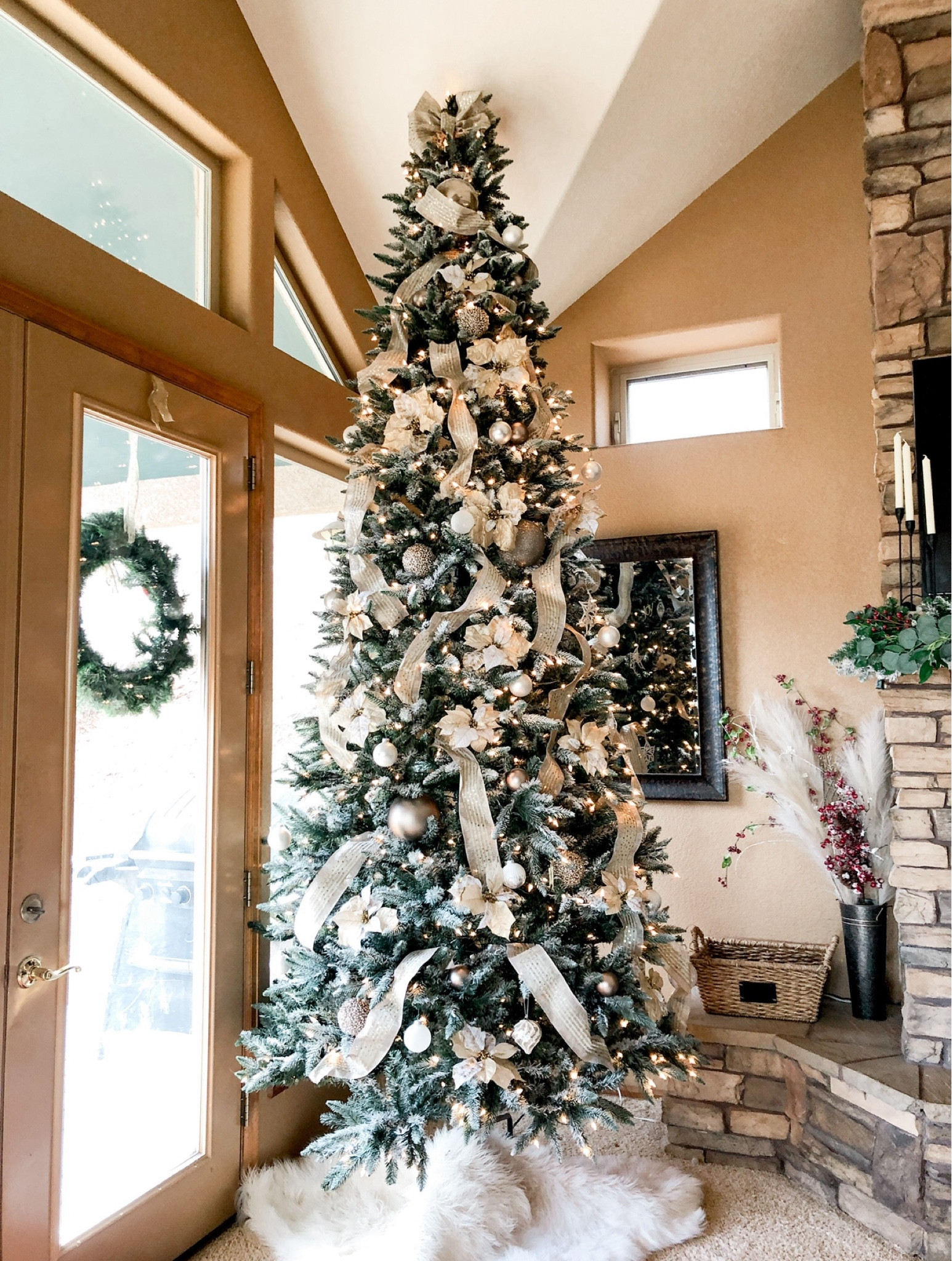 christmas tree decorations. A champagne gold Christmas tree. #christmastree #goldchristmastree 

#LTKSeasonal #LTKHoliday #LTKHome

#LTKSeasonal #LTKHoliday #LTKHome