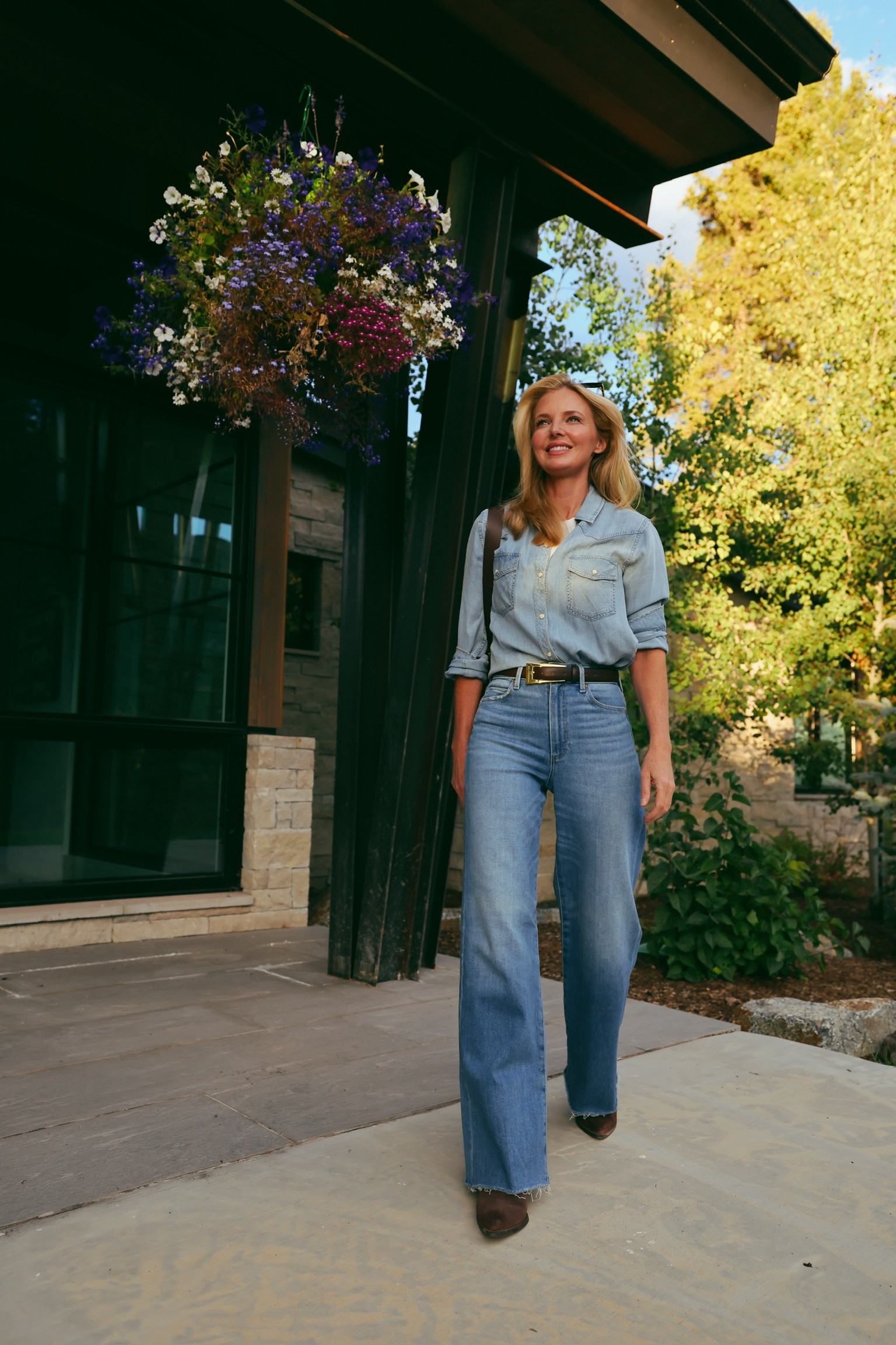 A double-denim moment that doesn’t feel stiff. Easy layers, great shape, zero overthinking. 

 #LTKootd