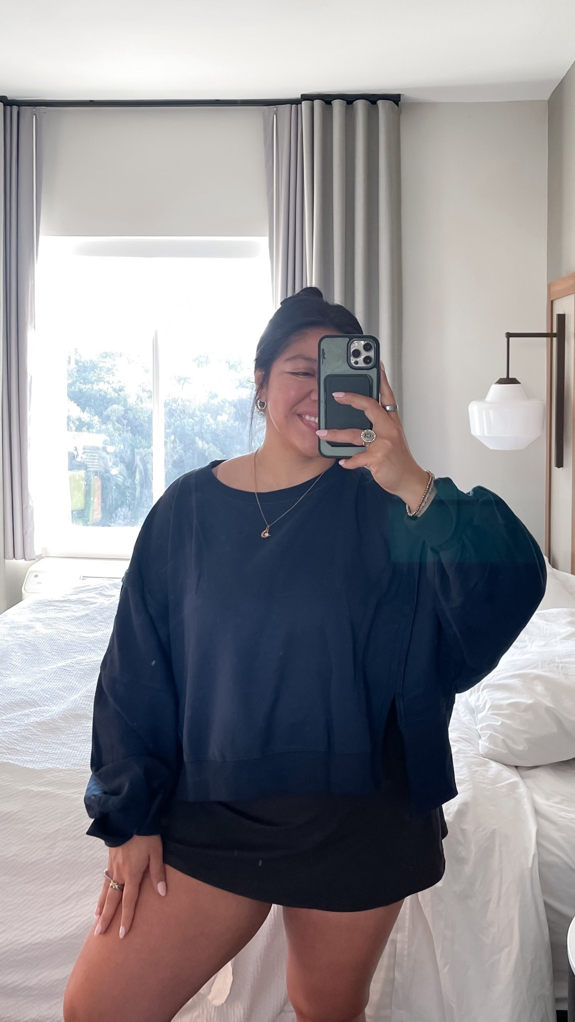 day 2 in austin, texas ootd. exploring south congress, eating, and trying coffee shops
outfit details:
@Oner Active softmotion skort in soft black
@BAGGU medium crescent bag
@Amazon Fashion oversized cropped sweatshirt
@Nike al8 sneakers
#fitcheck #OOTD #atx #austintx #austin

