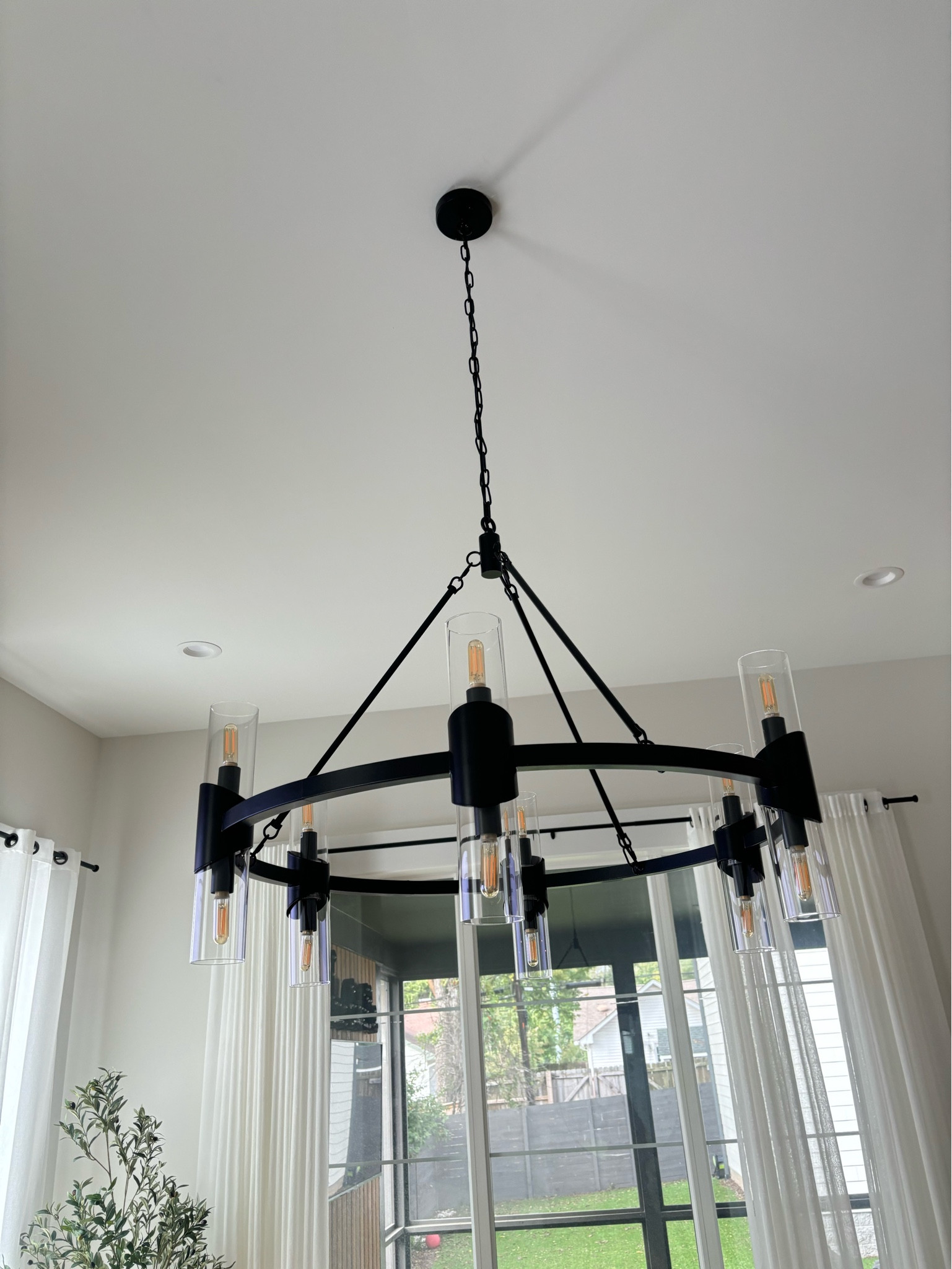 Beautiful chandelier in the living room! Looks so high-end but is a great affordable price! 

Amazon lighting, Amazon chandelier, Amazon home finds

#LTKHome