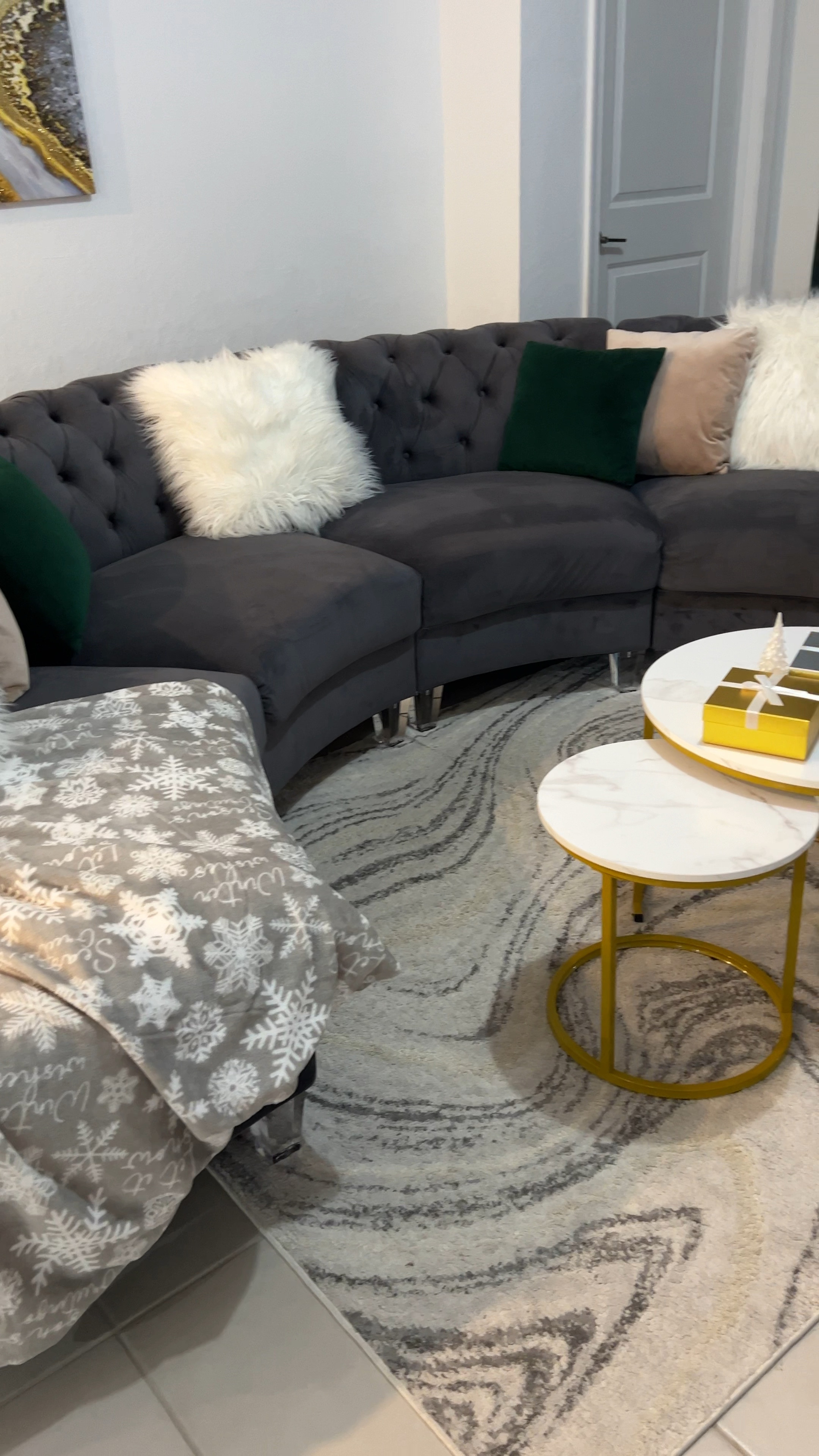 My living room holiday decor 

#LTKHoliday #LTKhome #LTKSeasonal