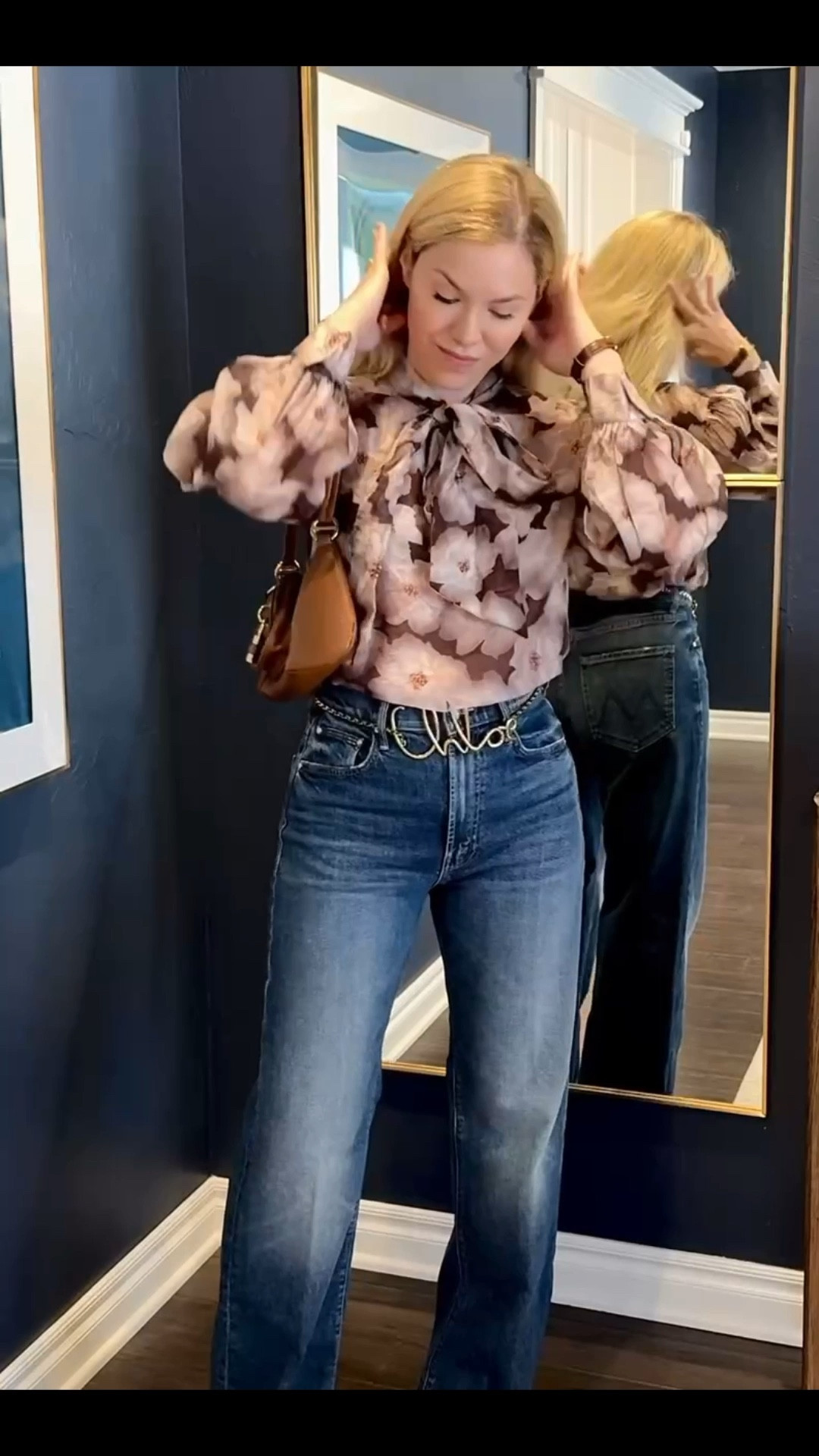 This floral top is so cute and a little cropped BUT perfect for tucking in.


Mother jeans 
Fall outfit 
Chloe belt 

#LTKItBag #LTKStyleTip 

#LTKFindsUnder100 

#LTKSaleAlert #LTKootd #LTKSeasonal