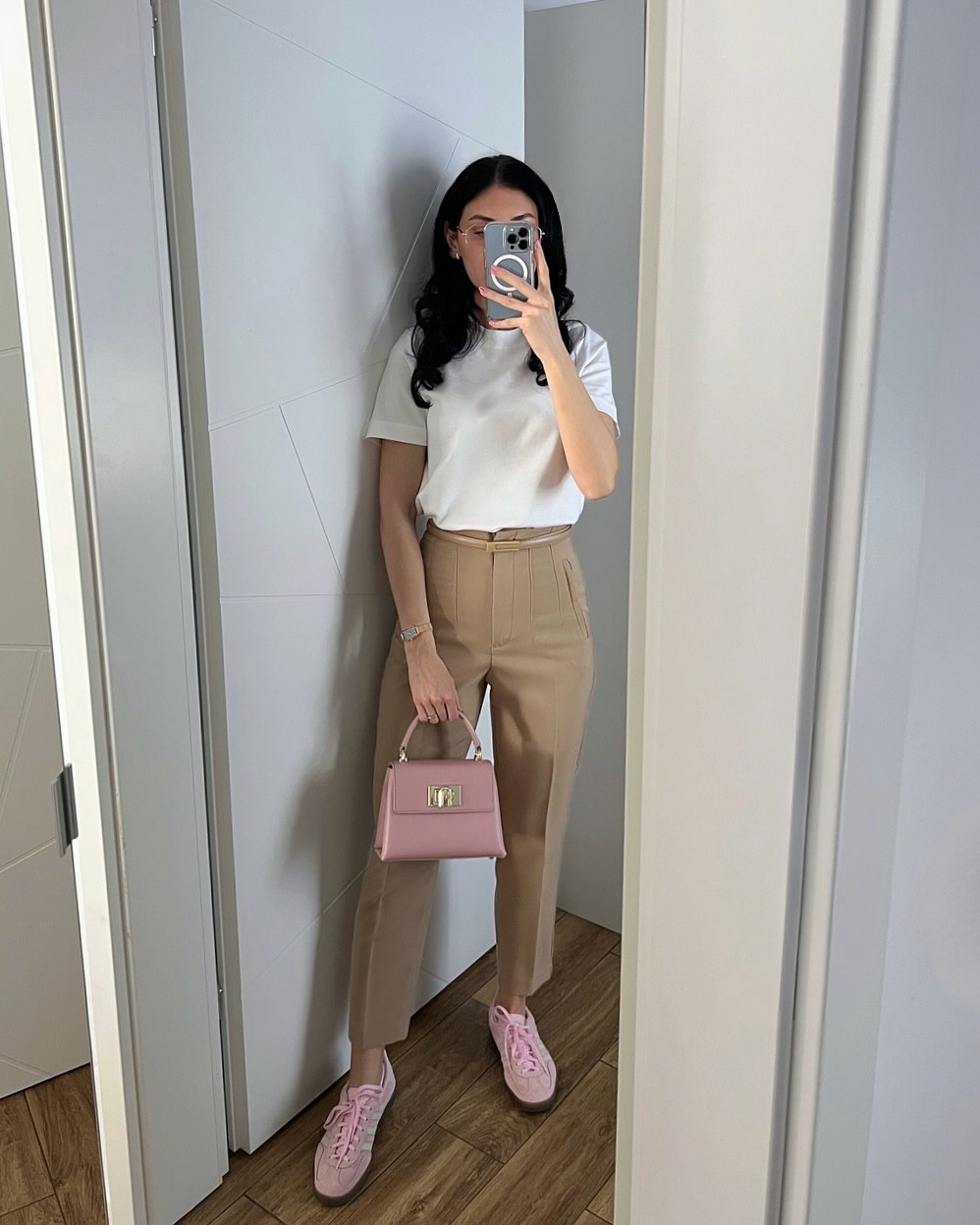 Leaving my 20s with an outfit check 🎀 👋🏻 #ootd #basictshirt #simpleoutfits #smartcasualwear