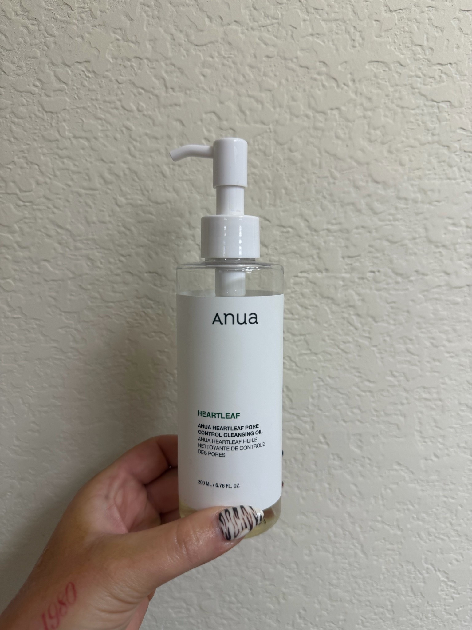 Remove makeup, so good and deep cleans your pores ￼
