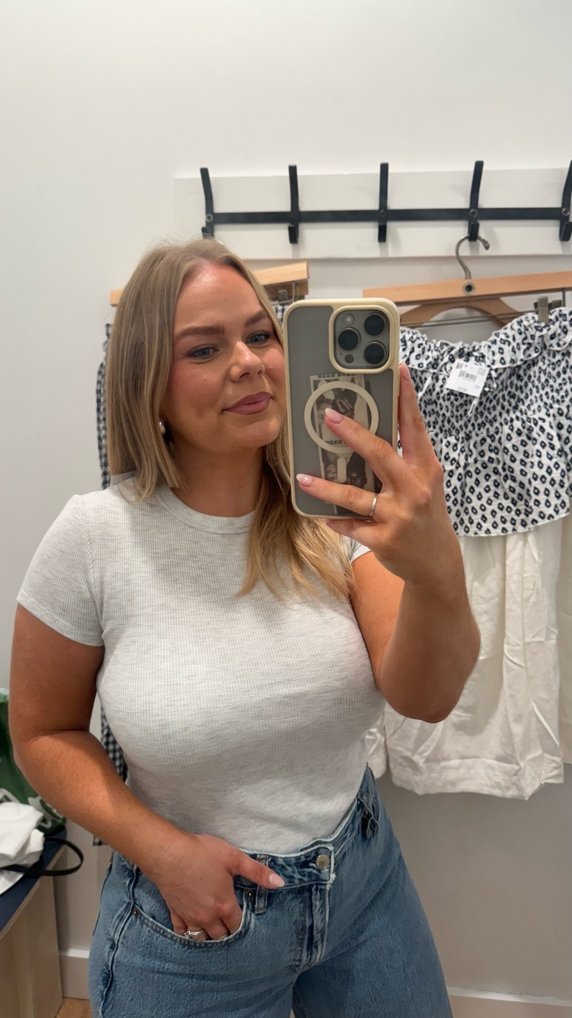 I LOVE a basic tee! This waffle tee is so good with the extra texture, I loved it so much I got it in this beautiful silvery gray and white! I got this in a size Large.