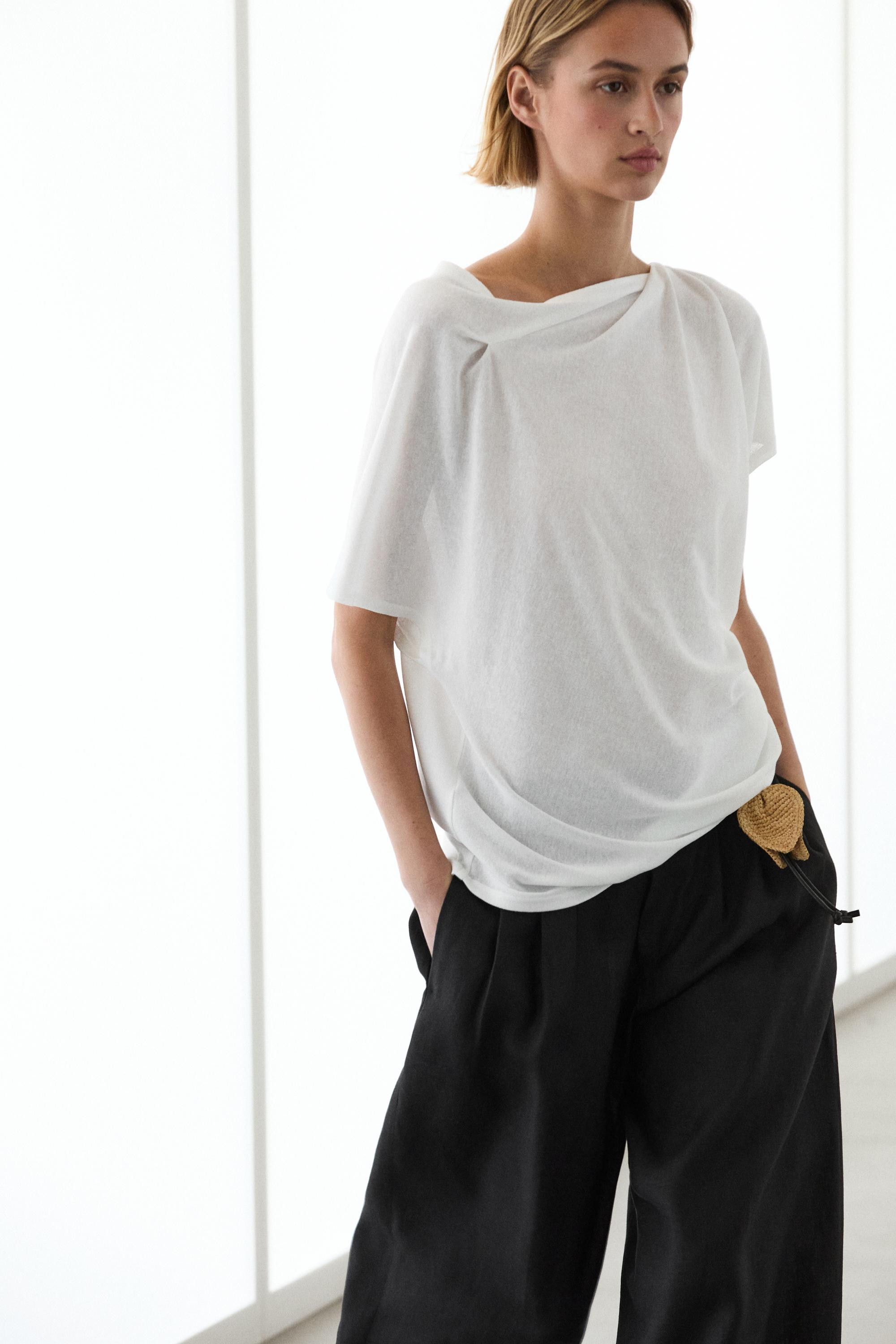 Flowing short sleeve crepe-effect T-shirt | Massimo Dutti UK