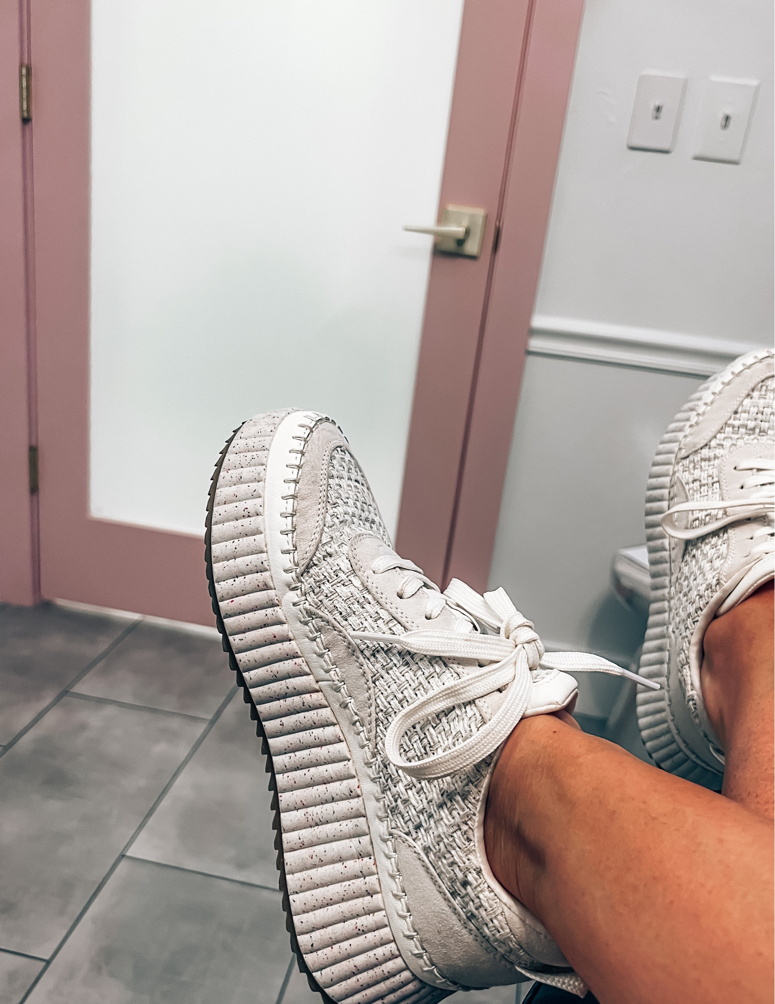 The cutest sneakers from Target! Pair them with all of your summer outfits and spring outfits. I actually paired them with my travel outfit! They are so cute & have memory foam.


Spring outfits 
Summer outfits 
Sneakers 
Target 
Chloe 
Nashville outfits 
Vacation 
Self tanner 
Loving tan 

#LTKfindsunder50 #LTKxMadewell #LTKshoecrush