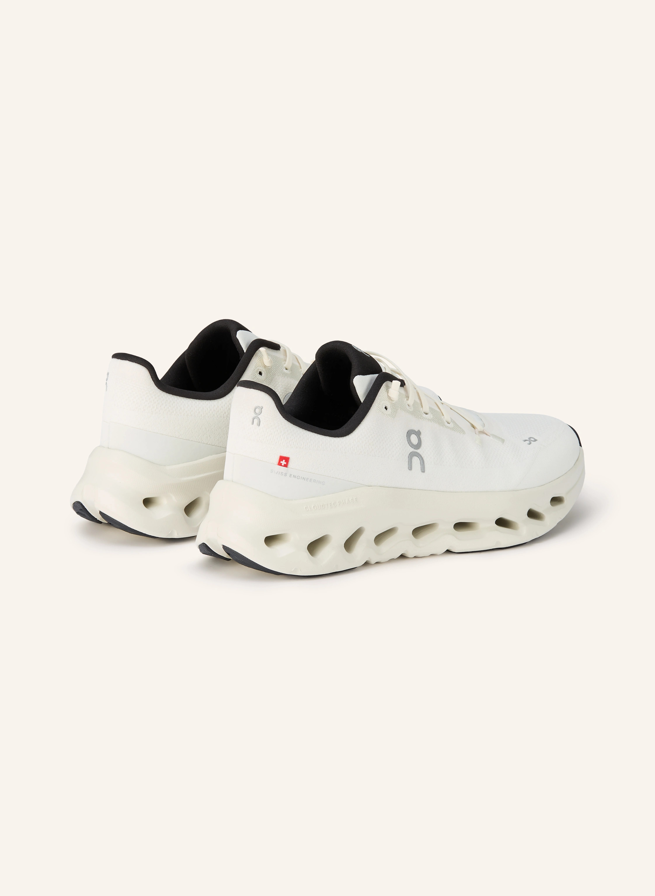 On Sneaker CLOUDTILT in weiss / schwarz | Breuninger (DACH)