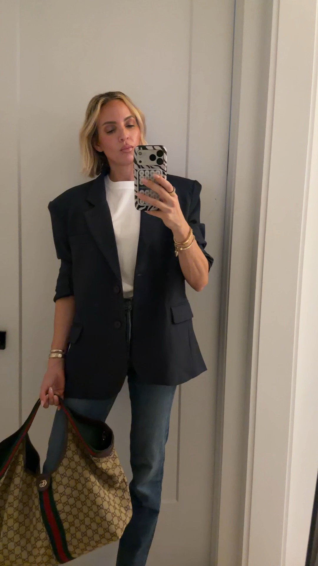 Oh wow this blazer is so good. Wearing a small


@jluxlabel