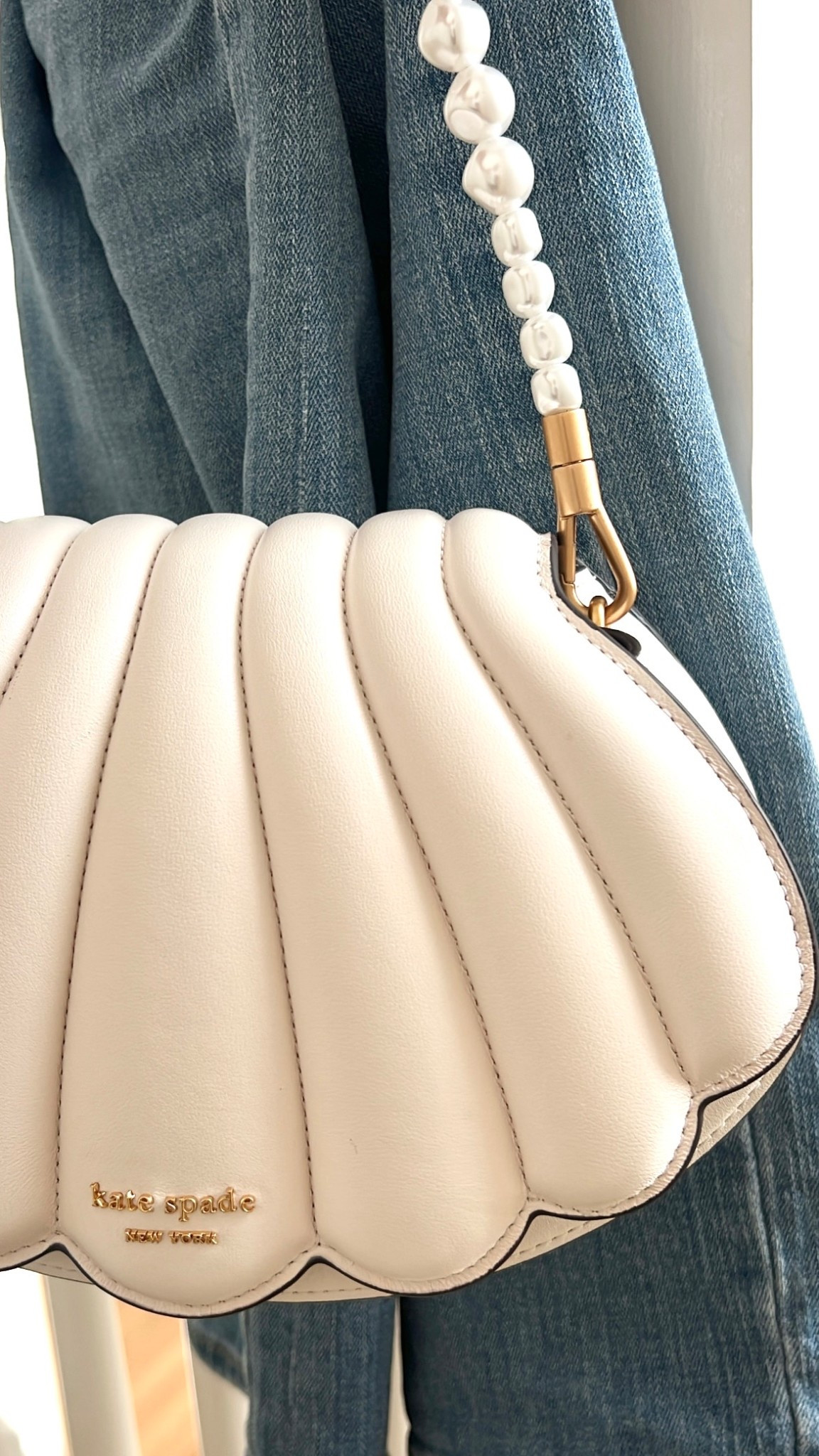 Dupe For a Fave 🐚 
… this Kate Spade seashell purse is a personal fave (I regretted not getting it a few summers ago, and was so excited when they brought it back the following year and I was able to catch it on sale!) It’s no longer available, but I happened to see this fairly close dupe (I’ll be honest, it doesn’t look as well made,  but for the price and a novelty bag may be fun regardless!)!



#LTKFindsUnder50 #LTKSeasonal #LTKItBag