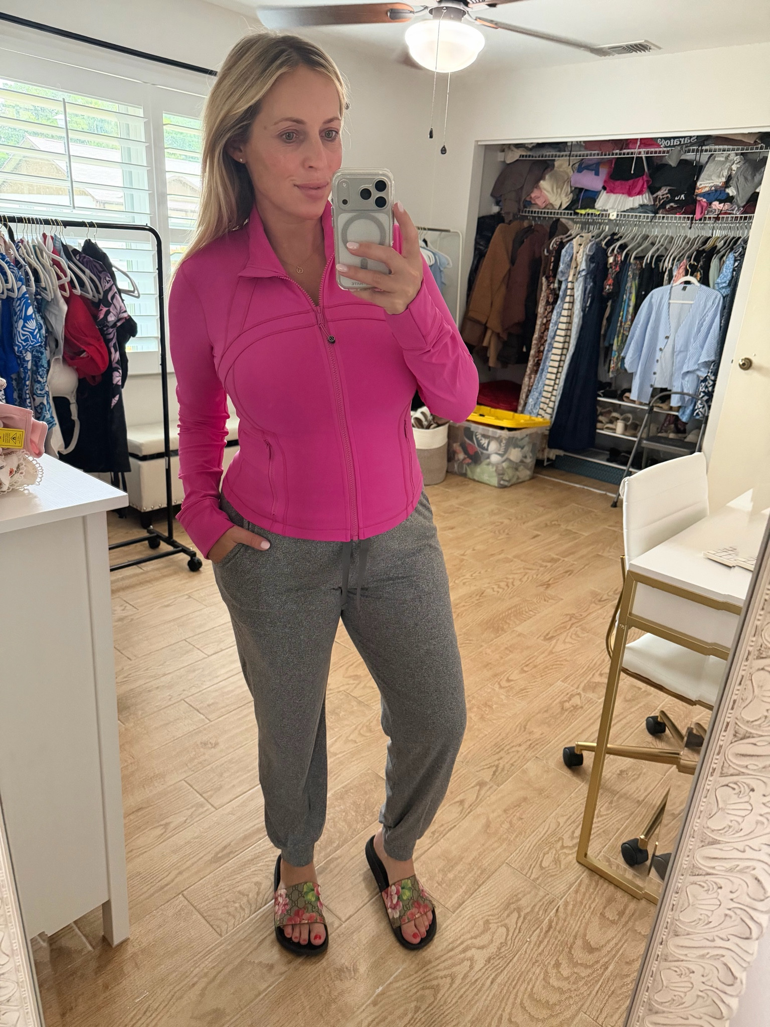 Errands outfit. 21 weeks pregnant. Lululemon jacket, wearing size 10. Wearing XL in Halara joggers. 



#LTKMidsize #LTKBump #LTKootd