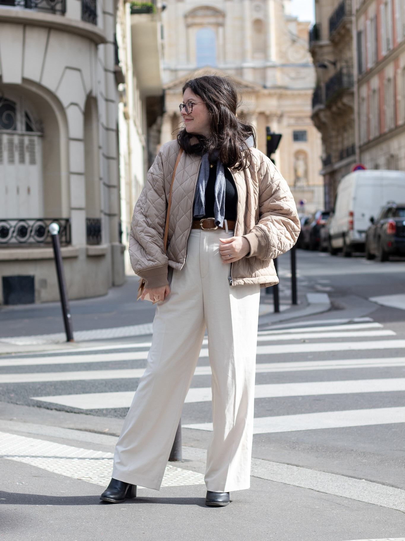 S’il y a bien une pièce de mon dressing qui me caractérise, c’est le pantalon wideleg.
Confortable, élégant, facile à porter… c’est simple, je l’ai dans plein de couleurs et je ne m’en lasse pas.

Et toi, c’est quoi la pièce qui te définit vraiment ?

*certains produits de cette publication ont été reçu gratuitement

#LTKstyletip #LTKfrance #LTKspring