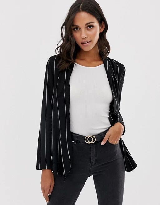 PrettyLittleThing – Blazer mit Gürtel und Nadelstreifen | Asos DE