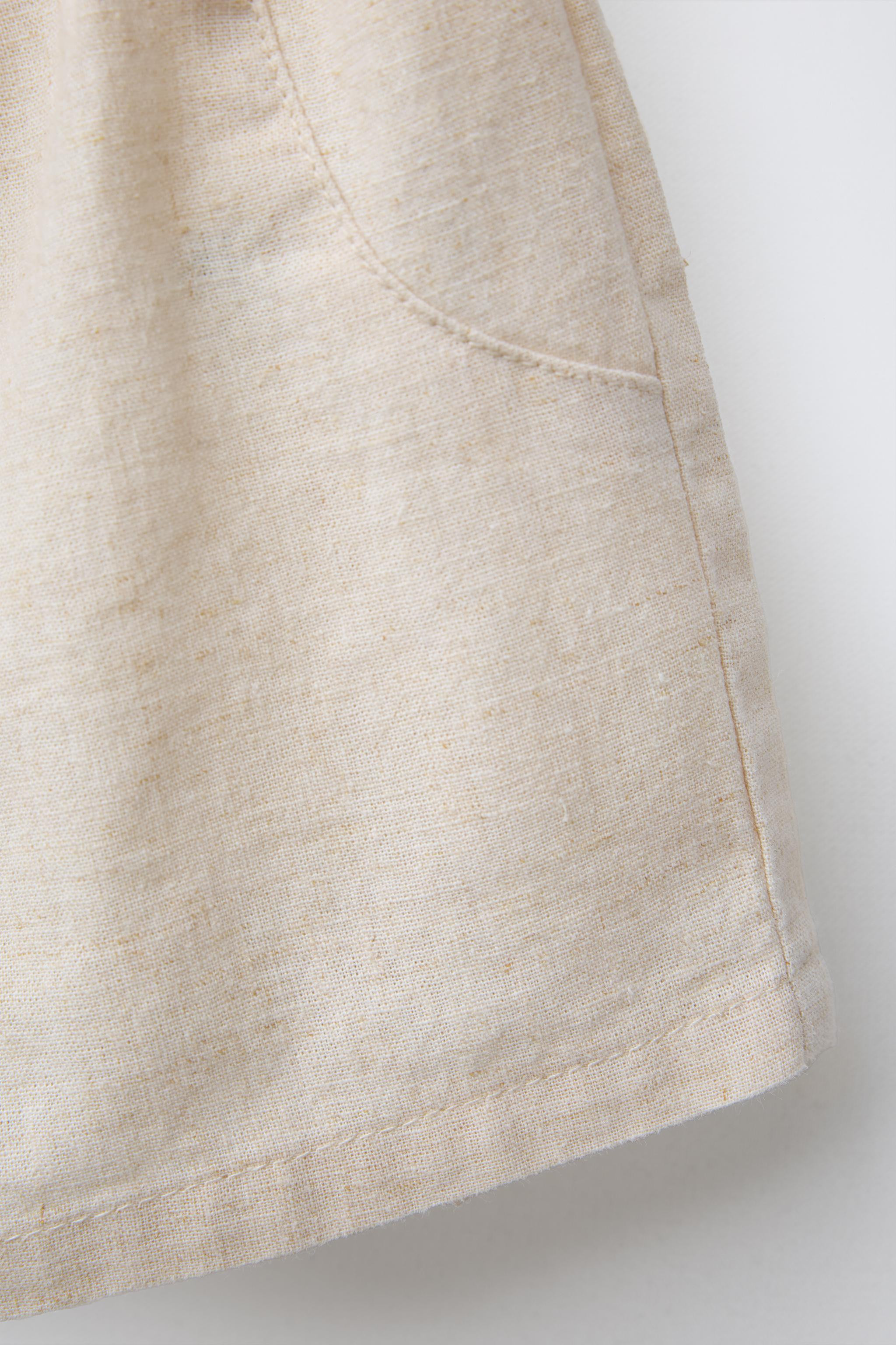 Shorts with elastic waistband and front drawstring. Faux front pockets. 52% linen fabric. | Zara US