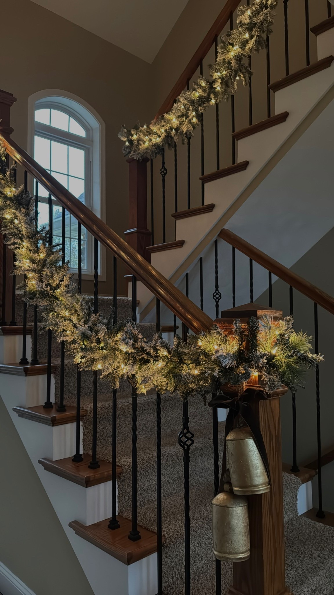 Christmas garland 🌲

#LTKSeasonal #LTKHome #LTKFindsUnder100