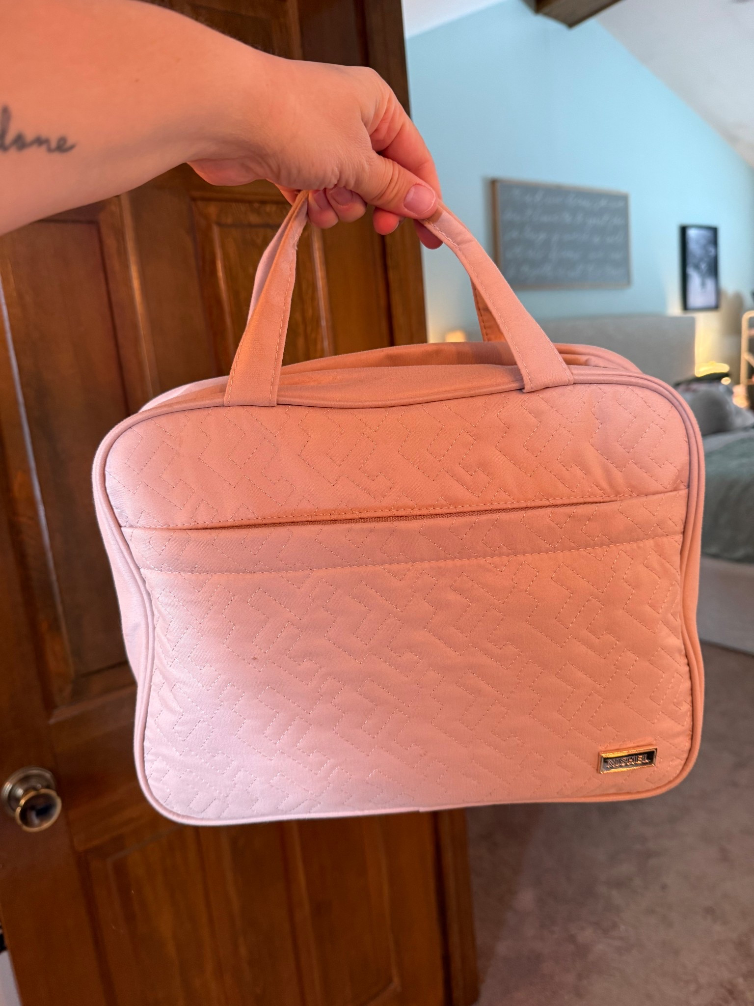 The best travel bag for all my bathroom necessities 🩷

#LTKmorningroutine #LTKmomlife #LTKselfcare