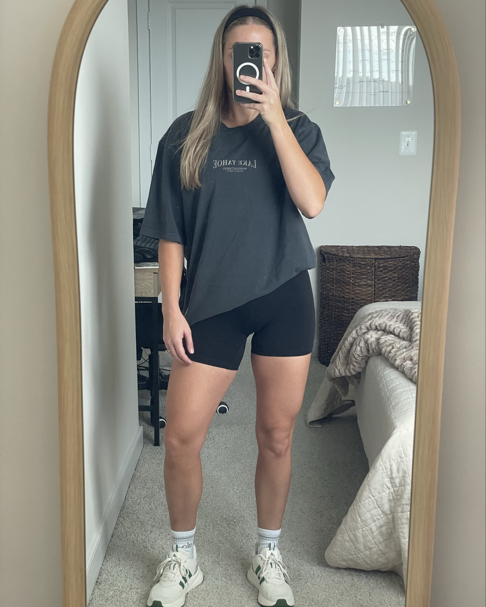 PSA - Old Navy’s graphic tee’s are on sale (under $10!!!) now’s the time to stock up! The graphic t-shirt I’m wearing here seems to no longer be sold (🥲) but they have still have several really fun graphics to choose from! 

#LTKFindsUnder50 #LTKActive #LTKSaleAlert