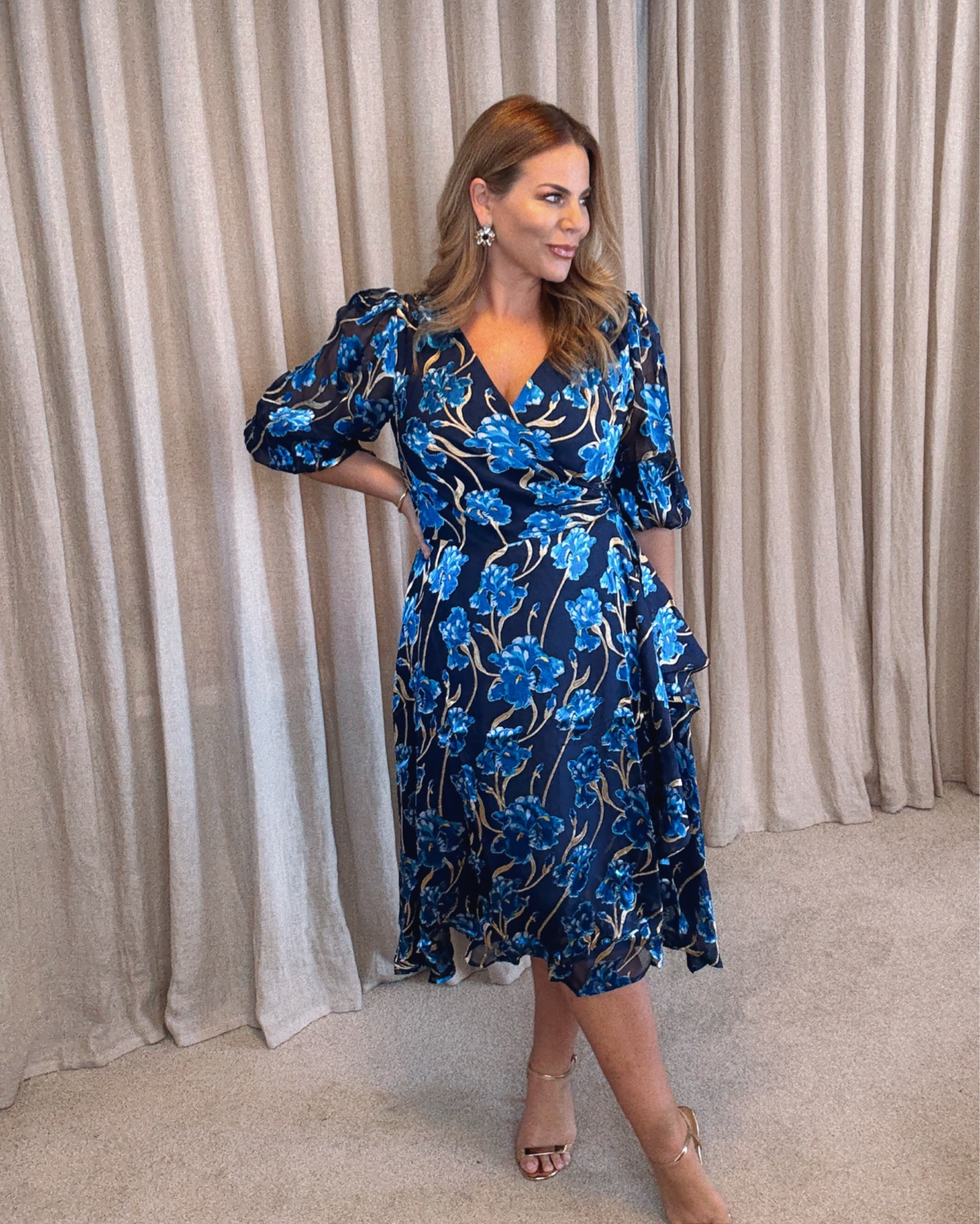 Stunning floaty wrap dress wearing size 16

#LTKaustralia