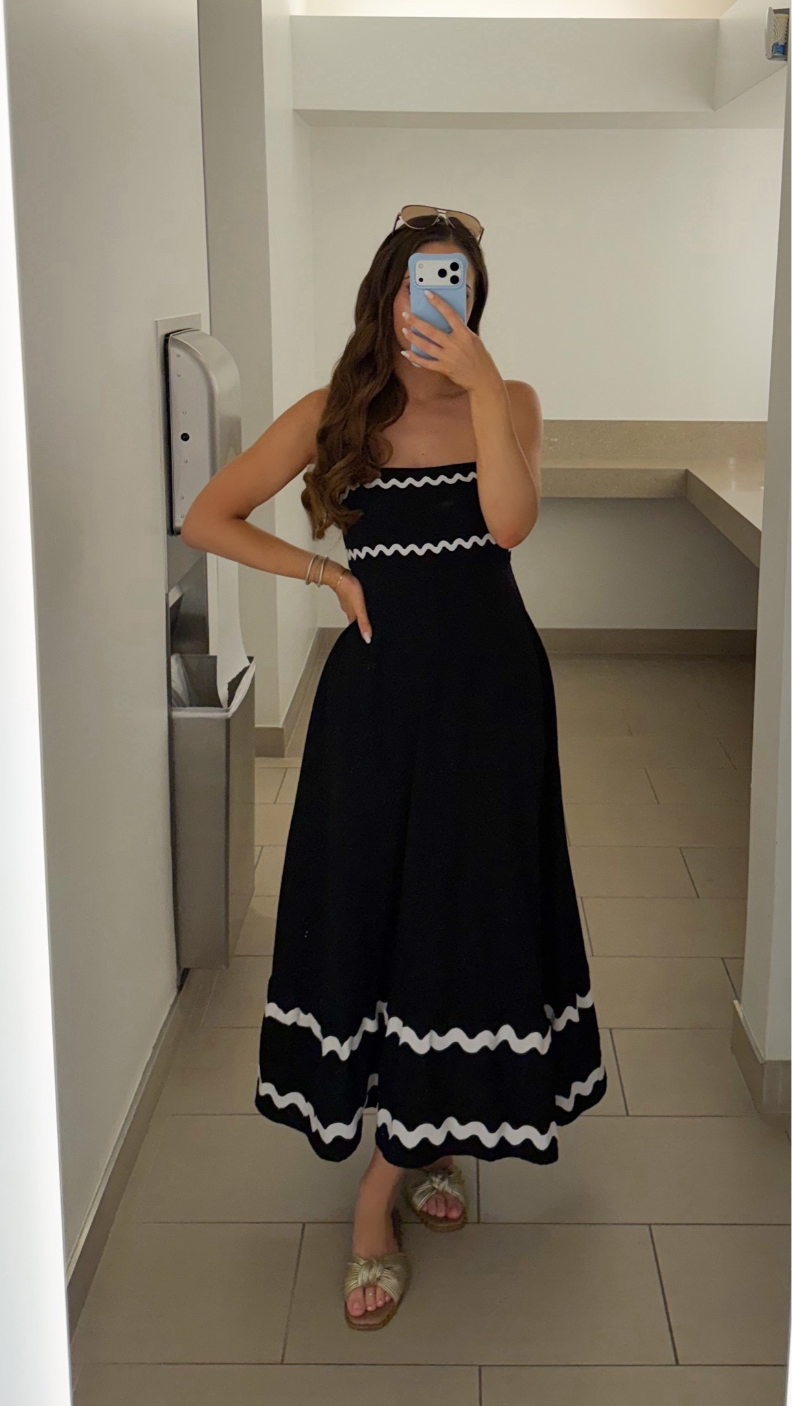 Black summer dress



Black sundress, black long dress, ric rac dress, black ric rac dress, my styled life, long black dress.

#LTKootd