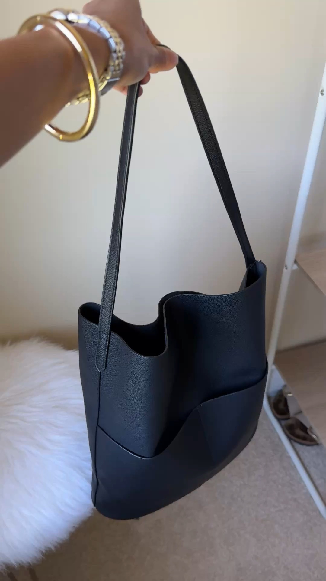 Really nice faux leather tote bag from @OAK + FORT #sponsored. 
Soft and slouchy look to it that feels effortless chic. 
Affordably priced,  but looks expensive. 
Good for a day of running errands, day bag, possibly work bag. 
Comes in multiple colors.

#LTKOver40 #LTKTravel #LTKWorkwear