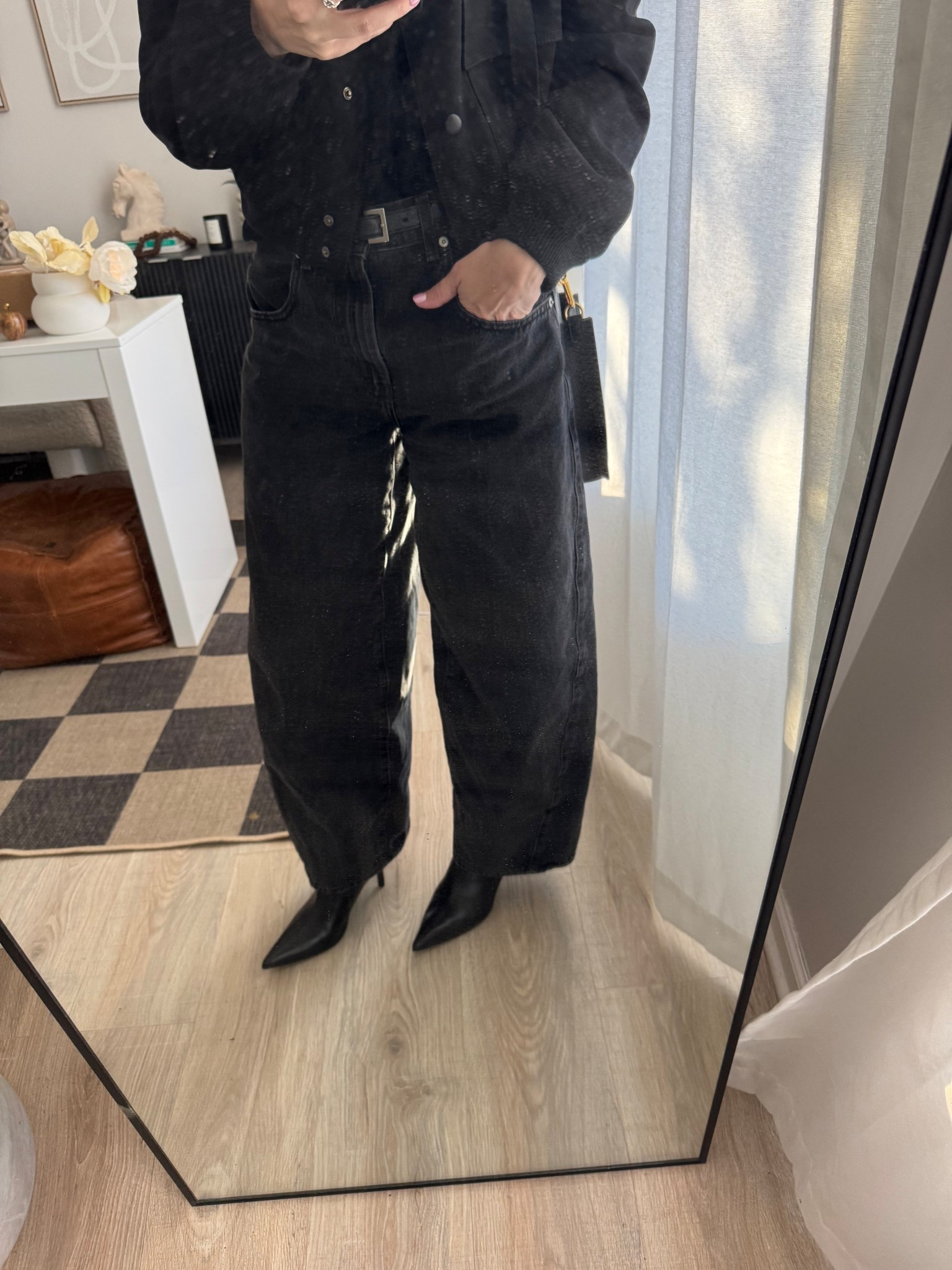 Baggy Levi’s jeans and black boots!

#LTKootd #LTKSaleAlert #LTKOver40