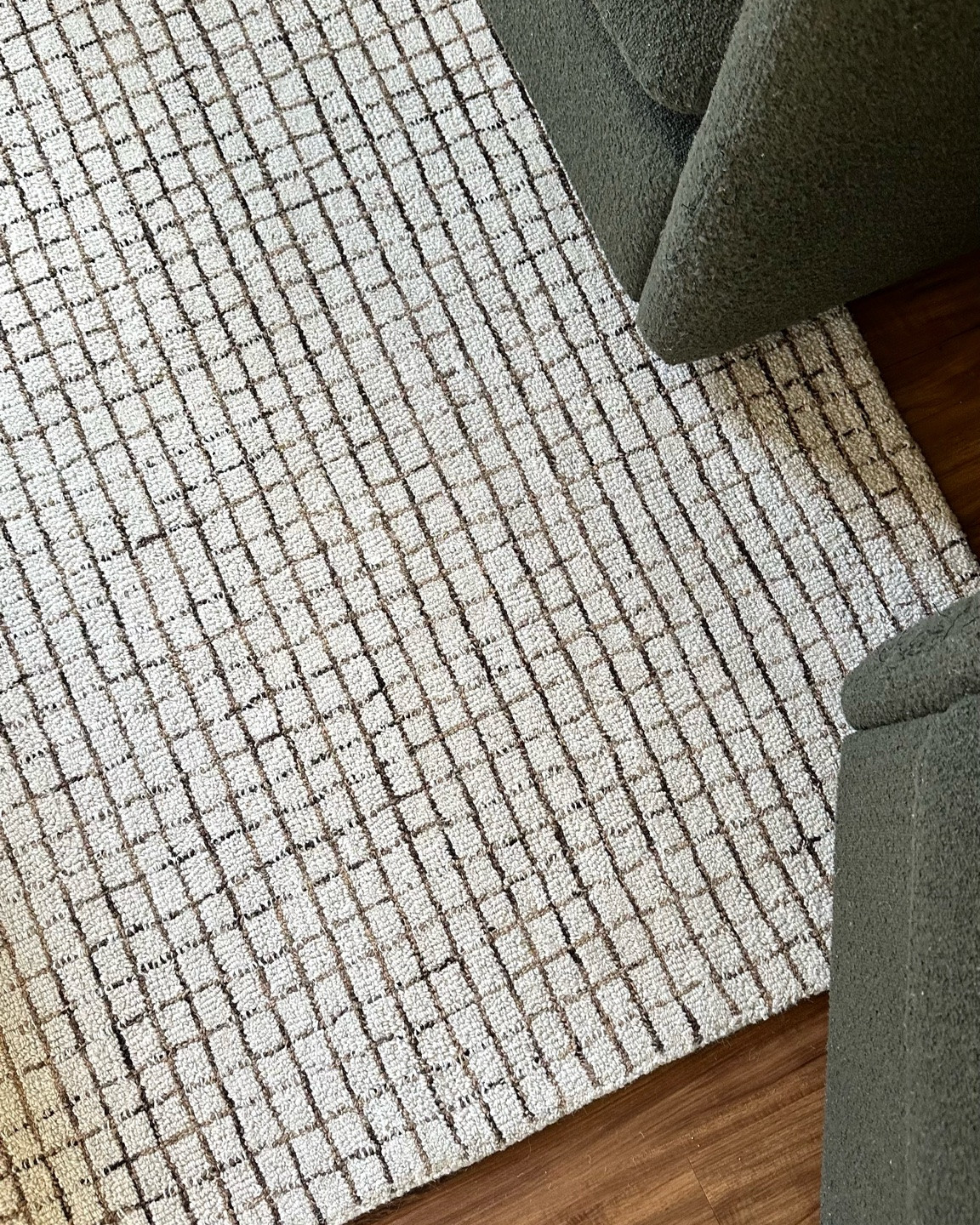 The best most popular rug for families! Wool, checkered, easy to clean, soft, chunky but also thin. Make sure to use a rug pad for extra comfort.

Neutral rugs, modern organic rugs, checkered rugs, family room rugs, interior designer, interior design, kid proof, living room, family room

#LTKKids #LTKHome #LTKmomlife