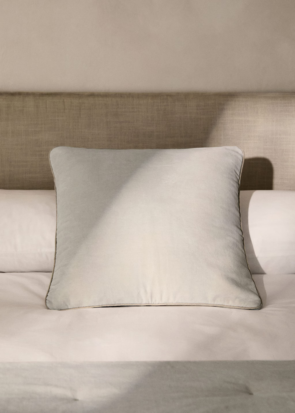 Velvet cushion cover with seam detail 50x50 cm light/pastel grey - Home - 19.6x19.6in - MANGO HOME | Mango (US/MX/AU)