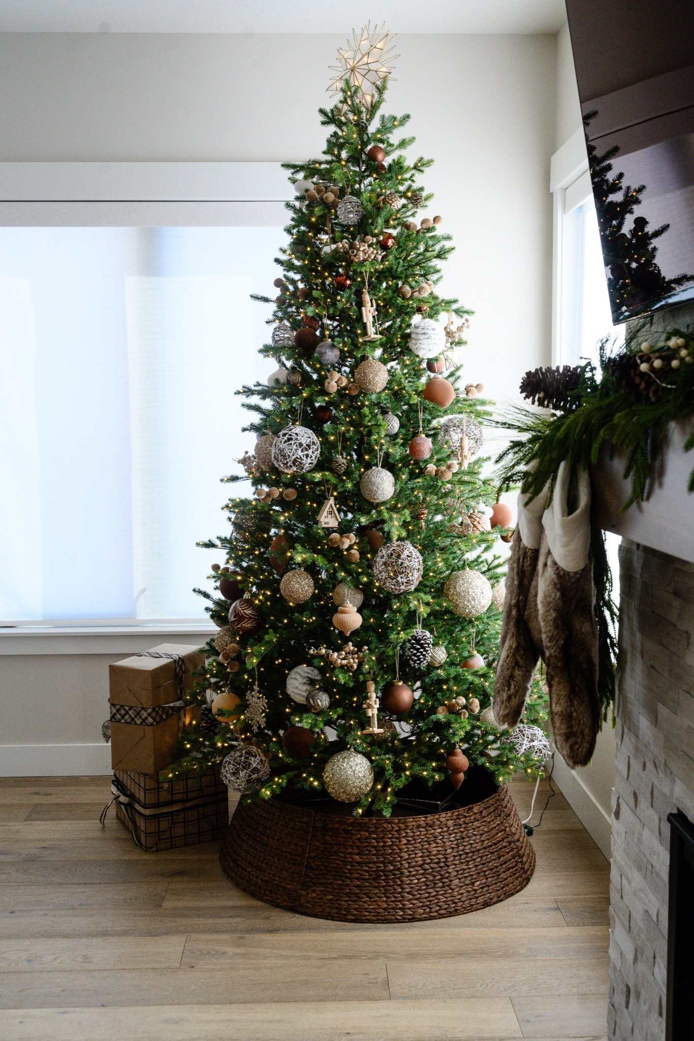 Vintage brown and neutral rustic Christmas tree holiday decor 



#LTKSeasonal #LTKHoliday #LTKHome