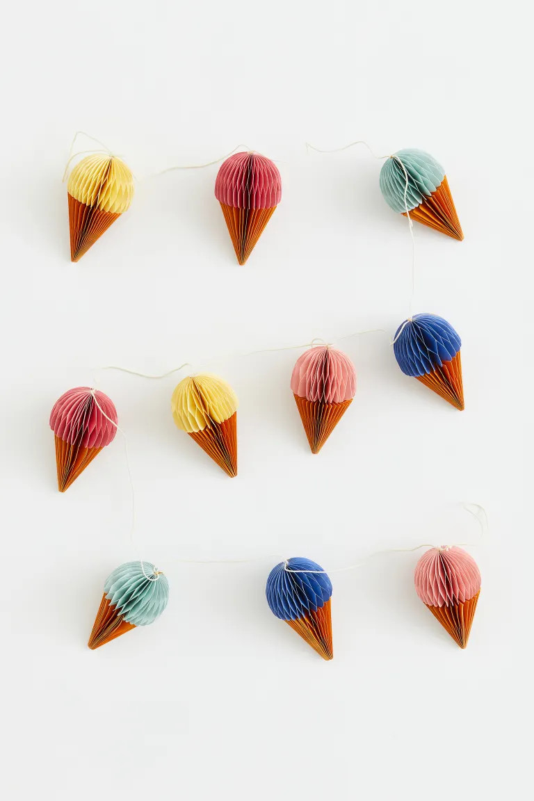 Ice Cream Honeycomb Garland | H&M (US + CA)