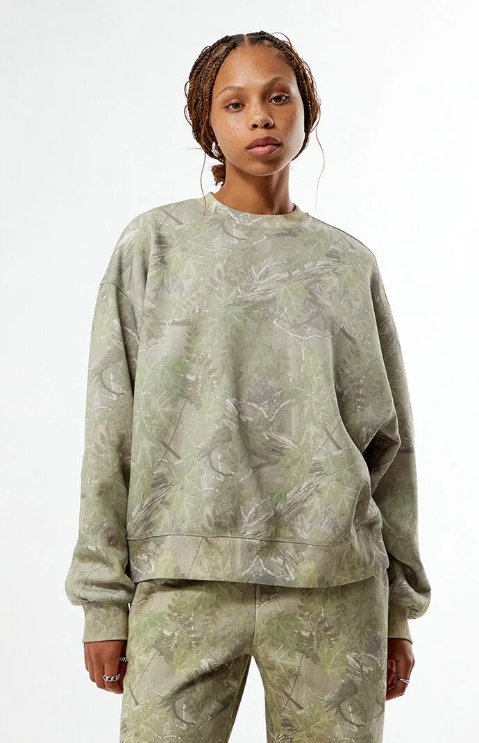 Women's Tree Camo Crew Neck Sweatshirt in Camouflage - Size Medium | PacSun