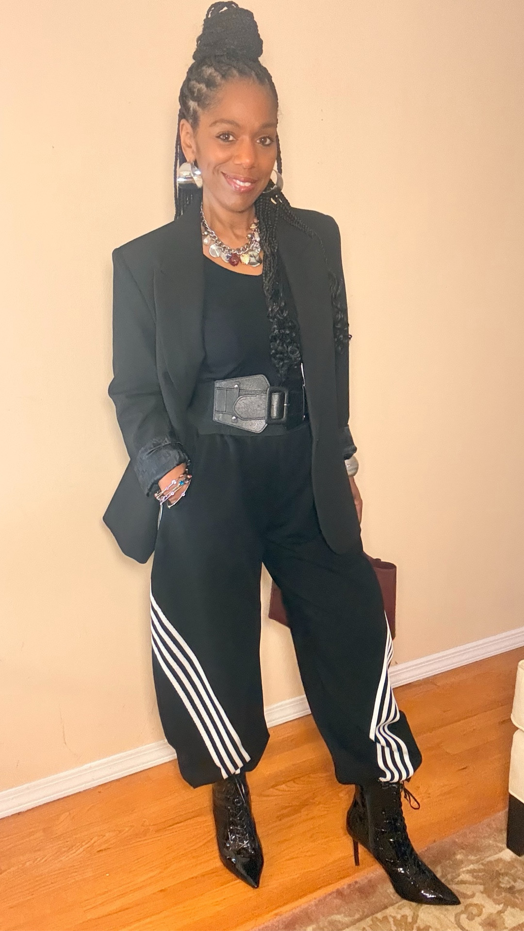 This is one of those outfits that makes getting dressed EASY 🖤✨

✔ Wearing Medium (5’4, 140 lbs)
✔ Comfortable, relaxed fit
✔ Instantly makes you look put together

Perfect for everyday wear, dinners, or when you want effortless style


#LTKMidsize #LTKActive #LTKOver40