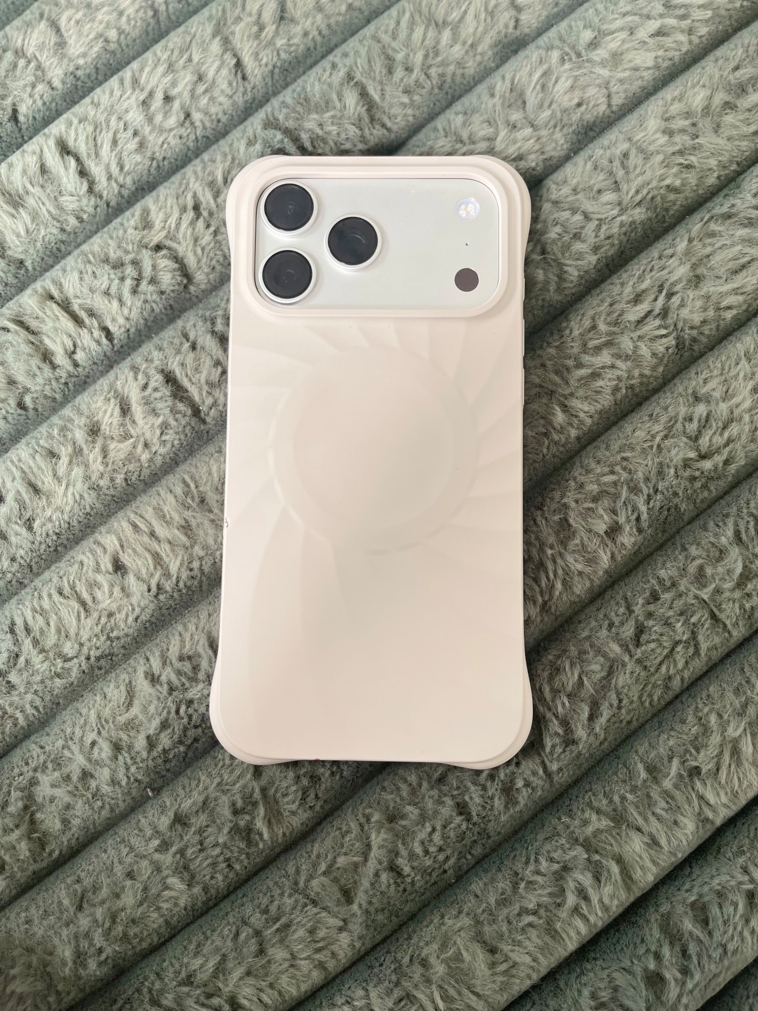 Neutral but never boring. 🍦 Loving this cream case with the fun swirl texture. The perfect minimal aesthetic for your everyday phone.

#LTKHome