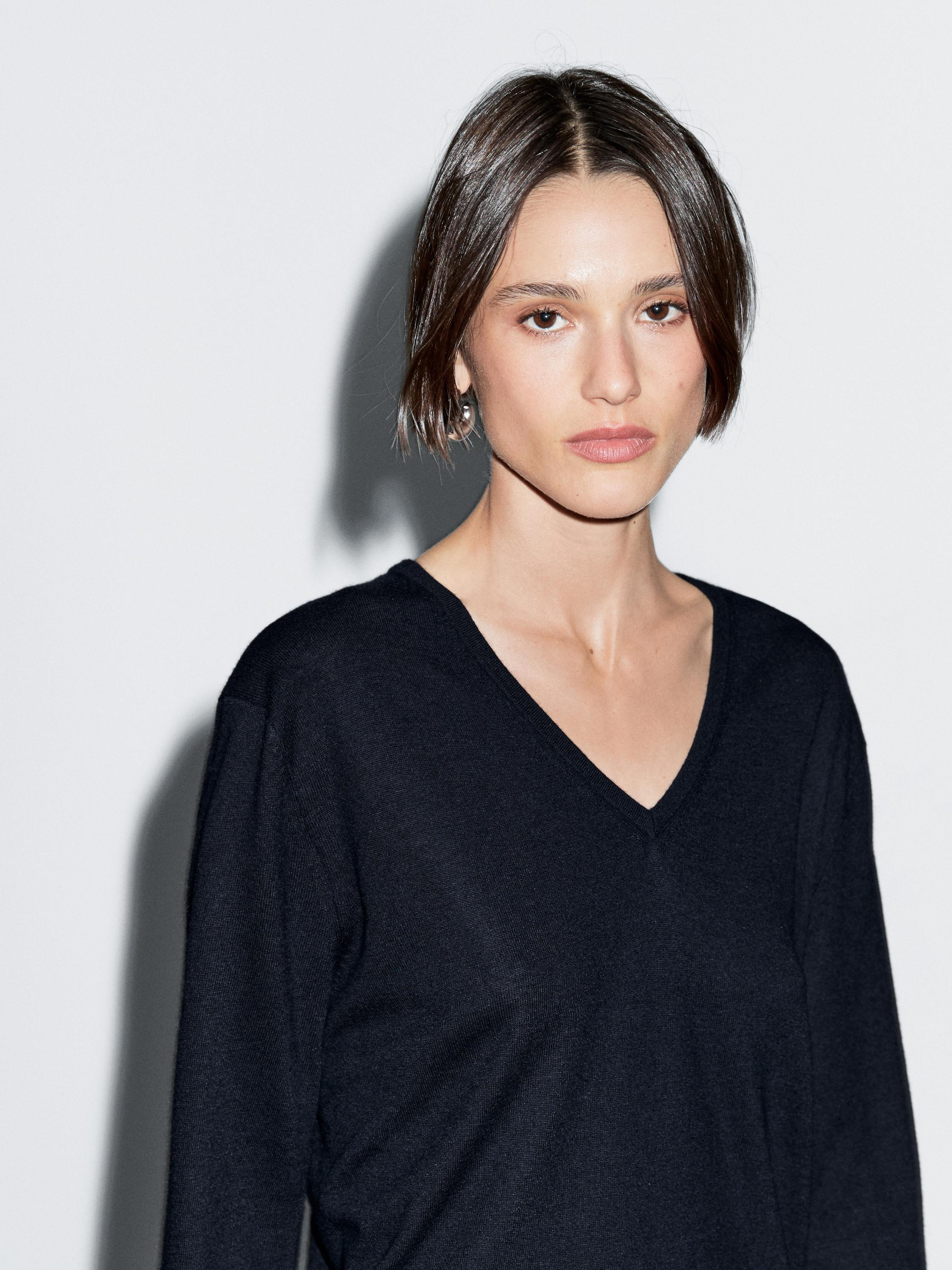 Strickpullover mit Wollanteil und V-Ausschnitt | Massimo Dutti DE