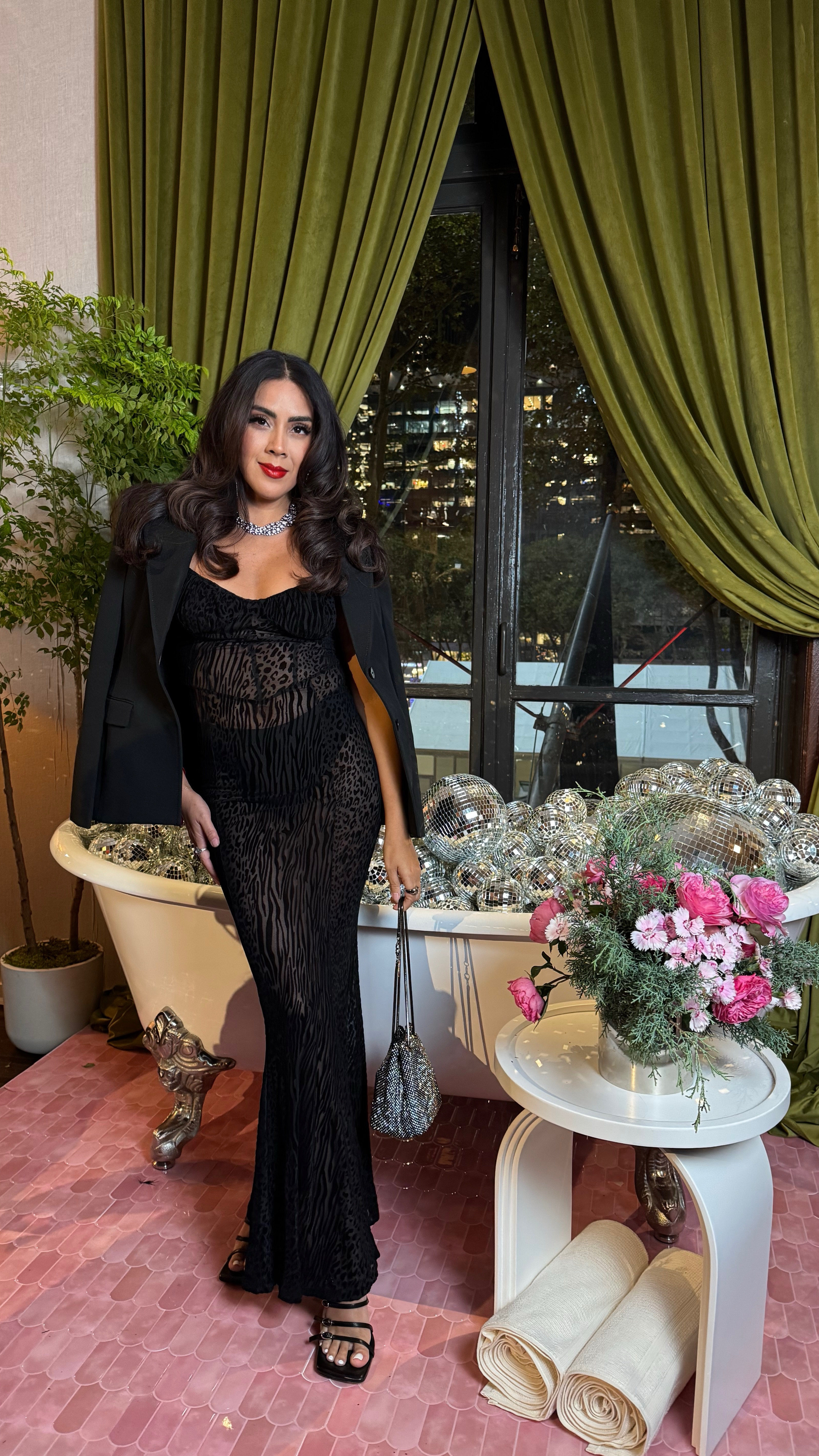 Lulus holiday look for under $200

#LTKFindsUnder100 #LTKOver40 #LTKHoliday