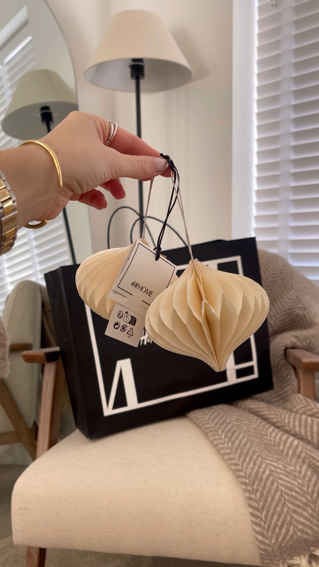 H&M home Christmas decor haul ✨

Paper decorations, Christmas decor, Christmas ornaments, homeware haul, baubles, neutral home decor 

#LTKVideo #LTKhome #LTKHoliday