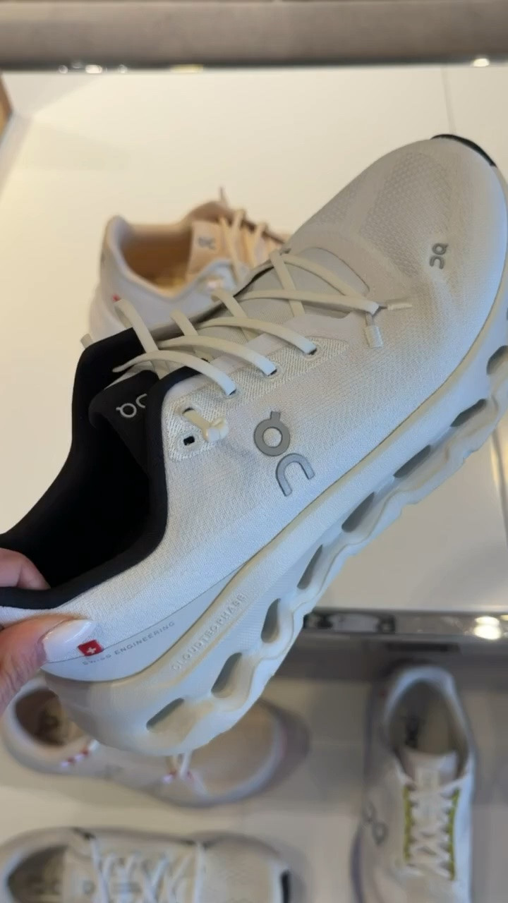 white sneakers, walking shoes, comfy sneakers, travel shoes, everyday sneakers, athleisure style, casual shoes, neutral sneakers, airport outfit, sporty chic

#LTKOver40