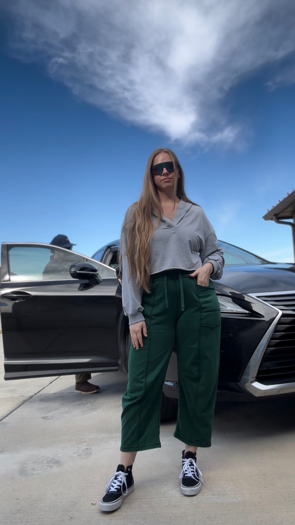 Comfy ootd! Wearing my true size L in my top and the barrel sweat pants! 