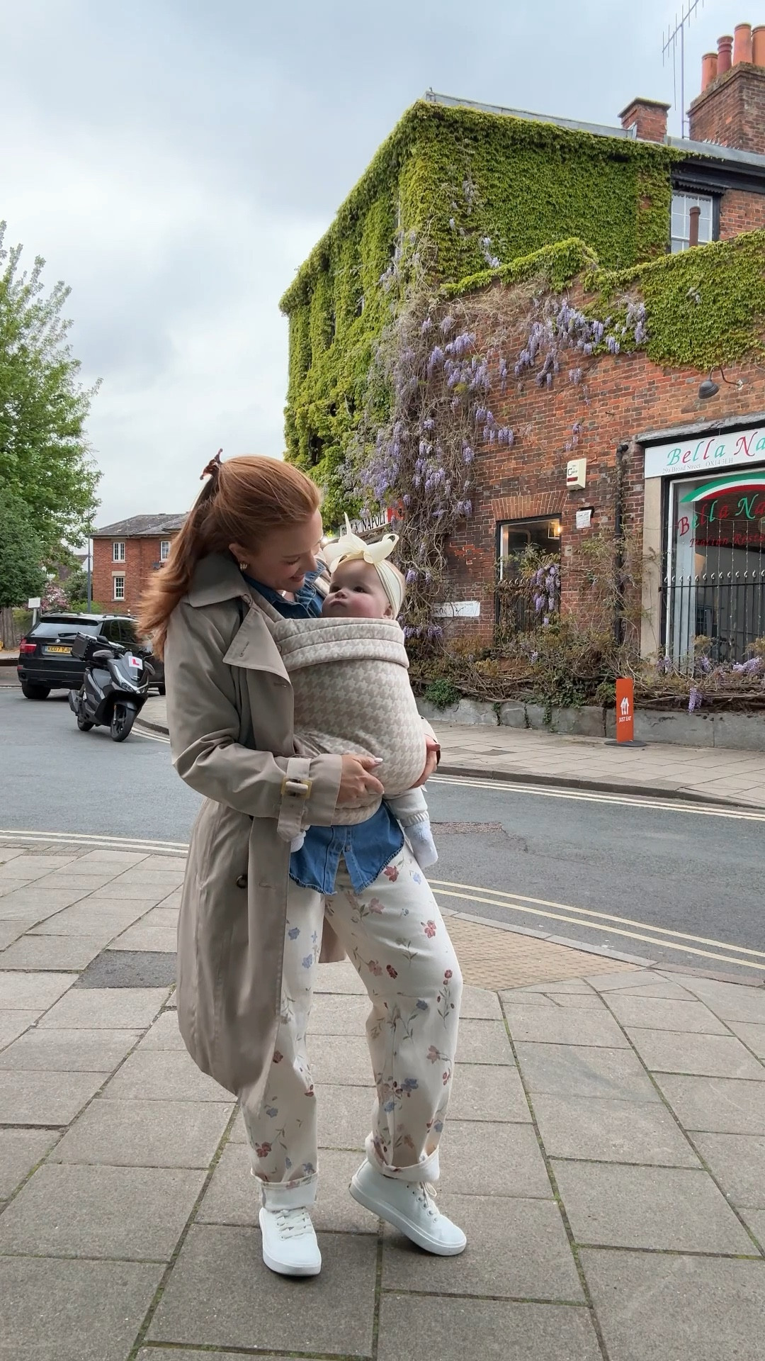 Stroll in the English countryside🐑 This outfit would be perfect for a day in London! I love these fun print jeans that could go with lots of different tops 💛

#LTKmomlife #LTKTravel #LTKgrwm