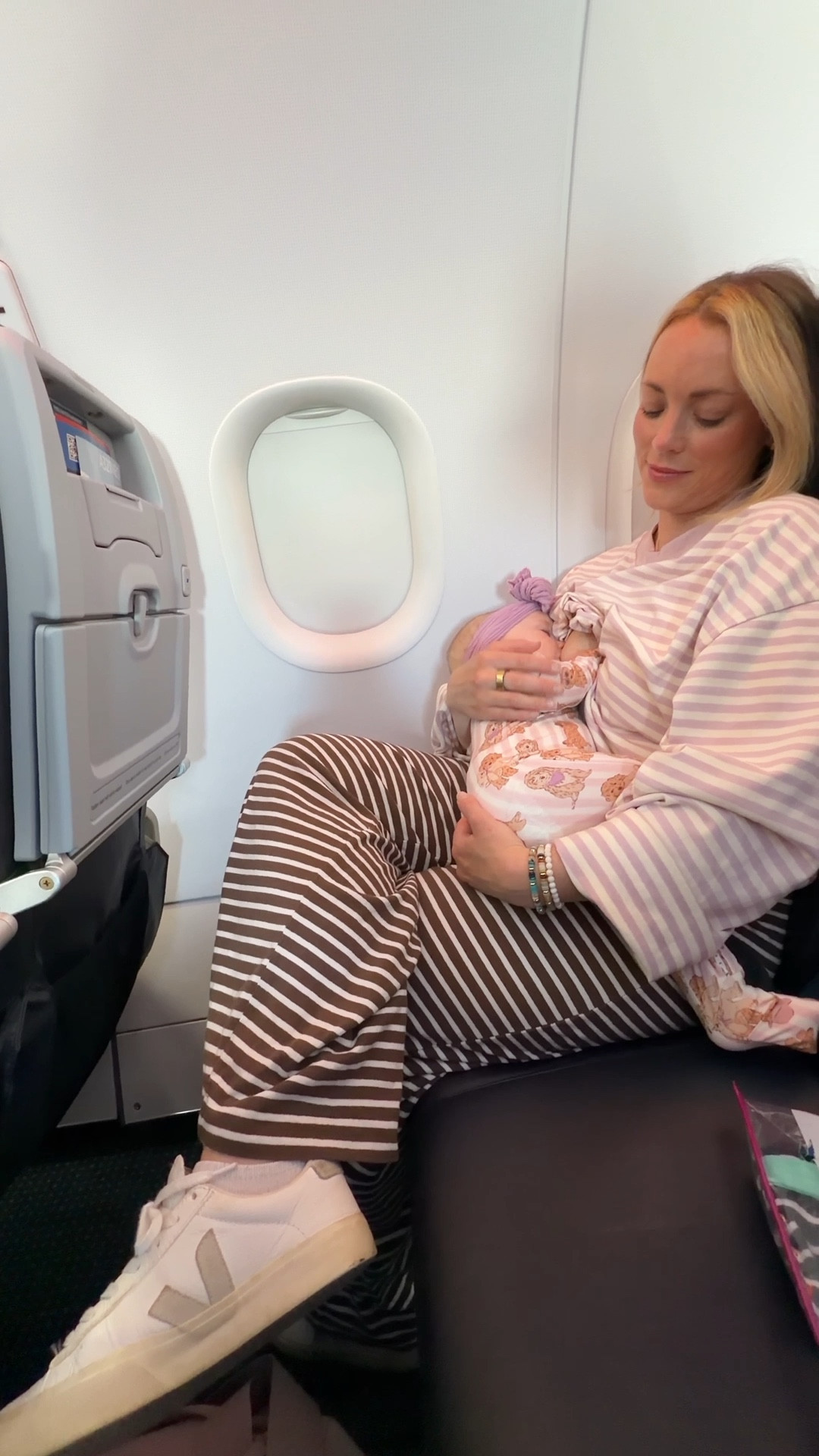 Comfy airport outfit to breastfeed 🍼💗

#LTKdayinmylife #LTKMidsize #LTKmomlife