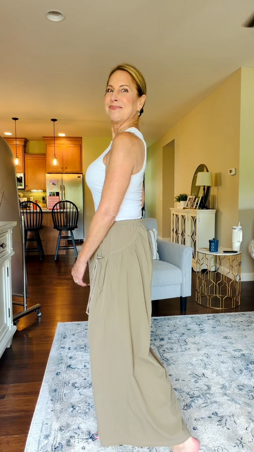 The material for the pants it’s different from what I thought but I like it. It’s silky. ￼

Amazon pieces
Pants - small
Top - small