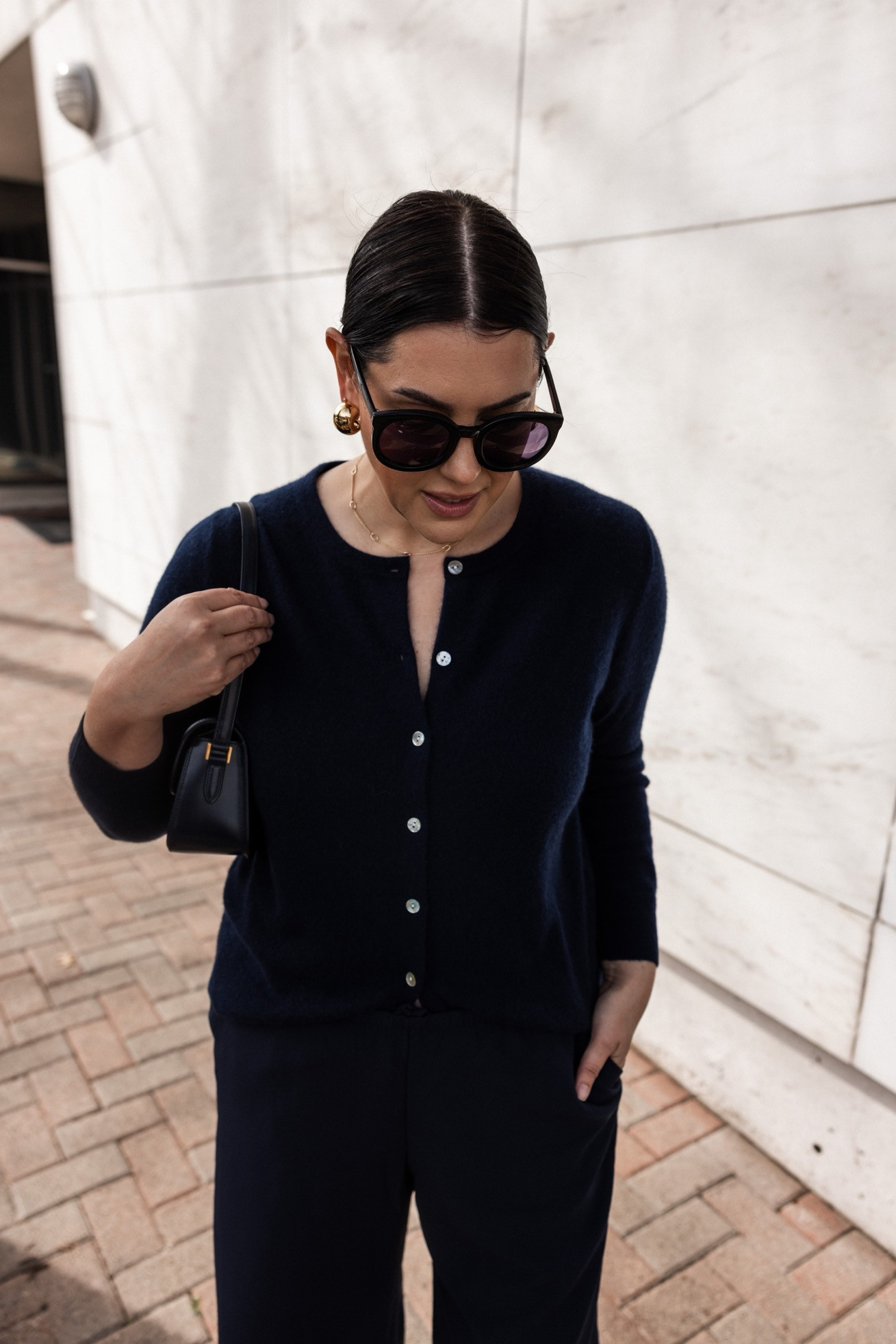 Added another @Quince cardigan to the collection, this time in navy!

I’m in the large here, but I sized up for a looser / longer fit. Otherwise true to size! 