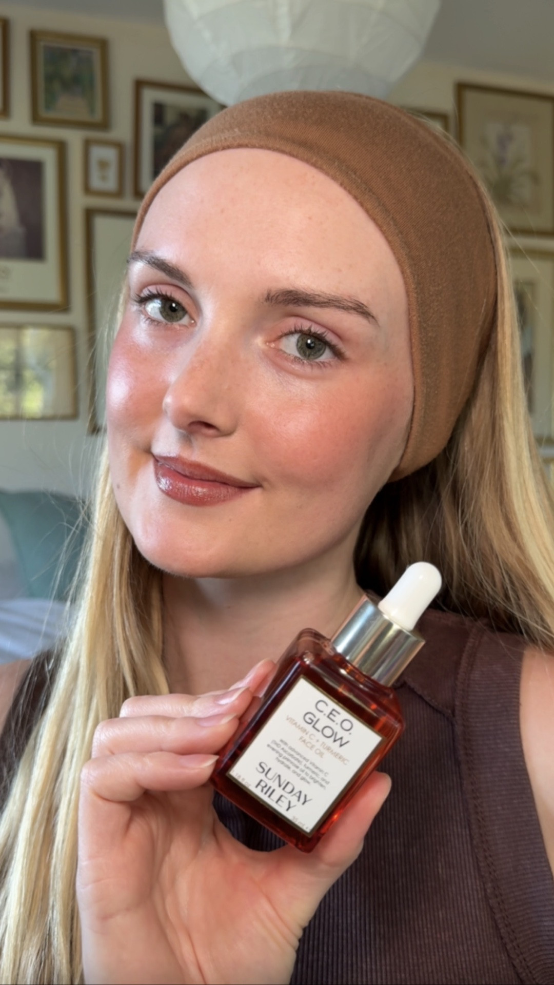 A great facial oil for skin prep under makeup is the C.E.O Glow vitamin c + turmeric face oil from Sunday Riley! Pick it up from Sephora :) 
#ad
#SundayRiley
#PaidLink
@Sunday Riley @Sephora